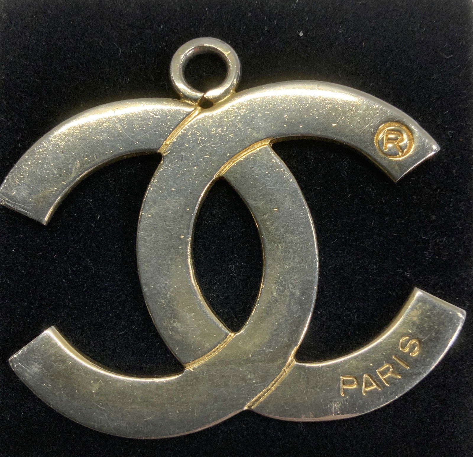 CHANEL Paris France Interlocking C Gold Tone Charm (1 of 6)
