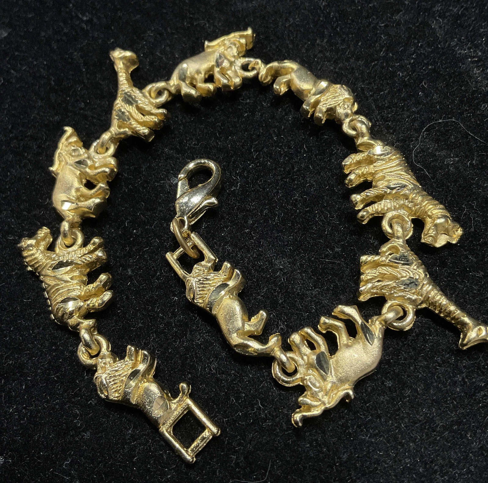 Animal Safari Gold Toned Link Bracelet, CAROL STAR: Gold Toned Animal Figural Bracelet! Labeled to back side Carol Star. Lobster claw closure to bracelet. Accents of Diamond cut to piece (see photos). Measures approx 7.5 inches in length, x 0.5 inches 