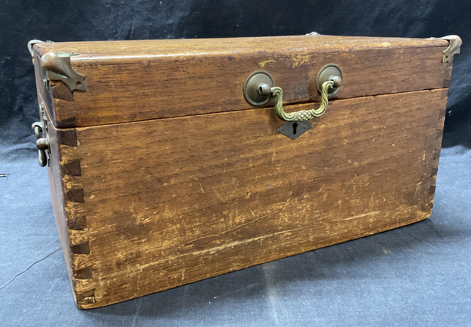 Wooden Felt Lined Antique Box W Brass Ware: Wooden Felt Lined Antique Box W Brass Ware. No lock to box. Dove Tail detail to wooden box (see photos). Significant wear to box consistent with age and use. Possibly antique. Measures approx 14.25 x 