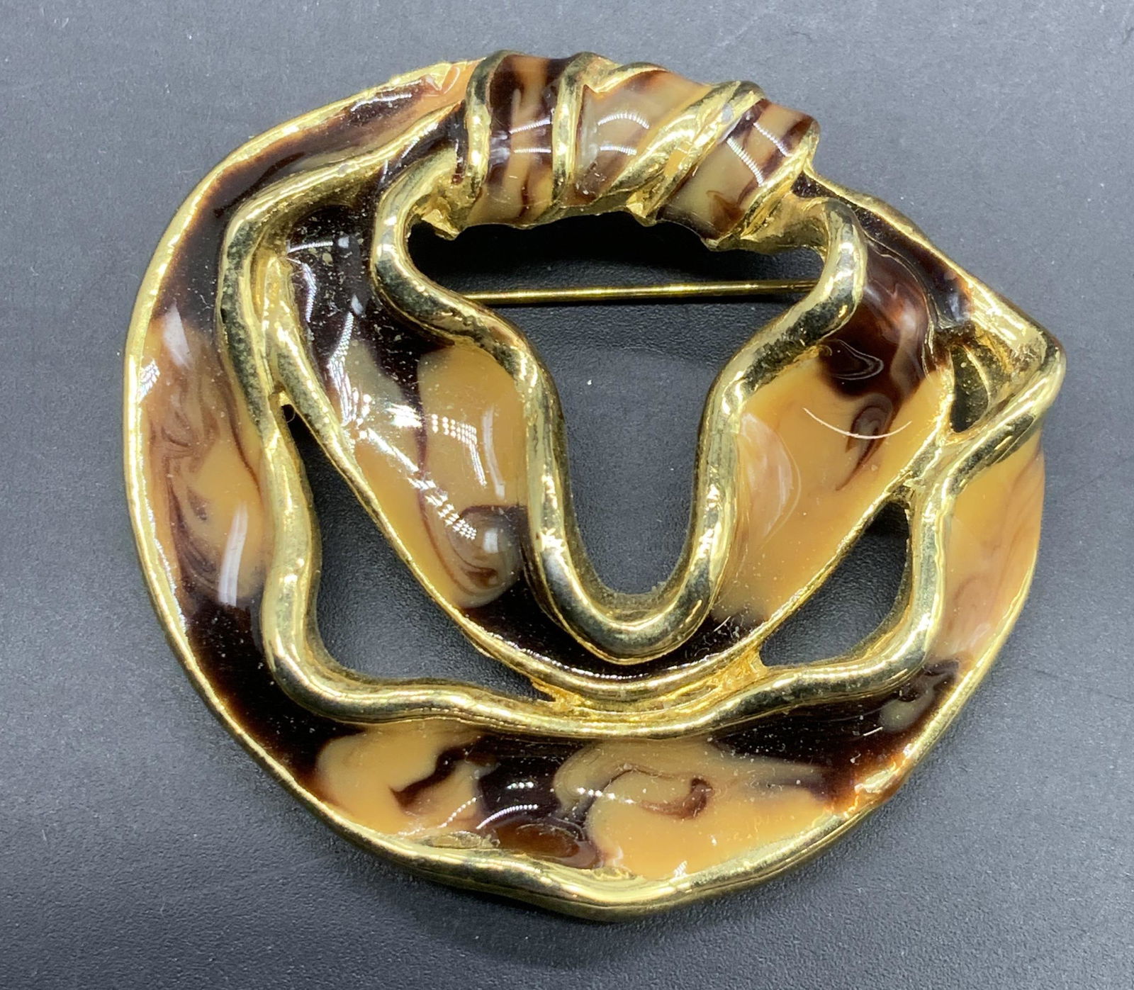 Enamel Gold Tone Brooch: Caramel and chocolate toned enamel brooch set in goldtone. Measures 2 in. Wide. Weighted piece. Luxury Statement jewelry, Luxury Chunky Jewelry, Gold tone Enamel Brooch, Luxury Estate Jewelry, Luxury