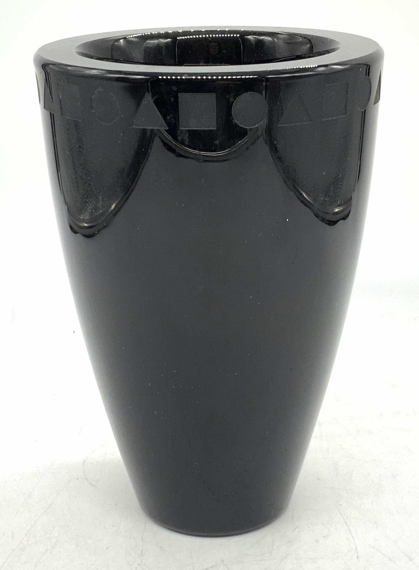 SASAKI Black Frosted Crystal Geometric Vase: Ward Bennett for Sasaki black crystal vase with frosted geometric shape motif around rim. Thick walled crystal. Designer label etched to base and on sticker. Measures approx. 4.75 inches diameter and