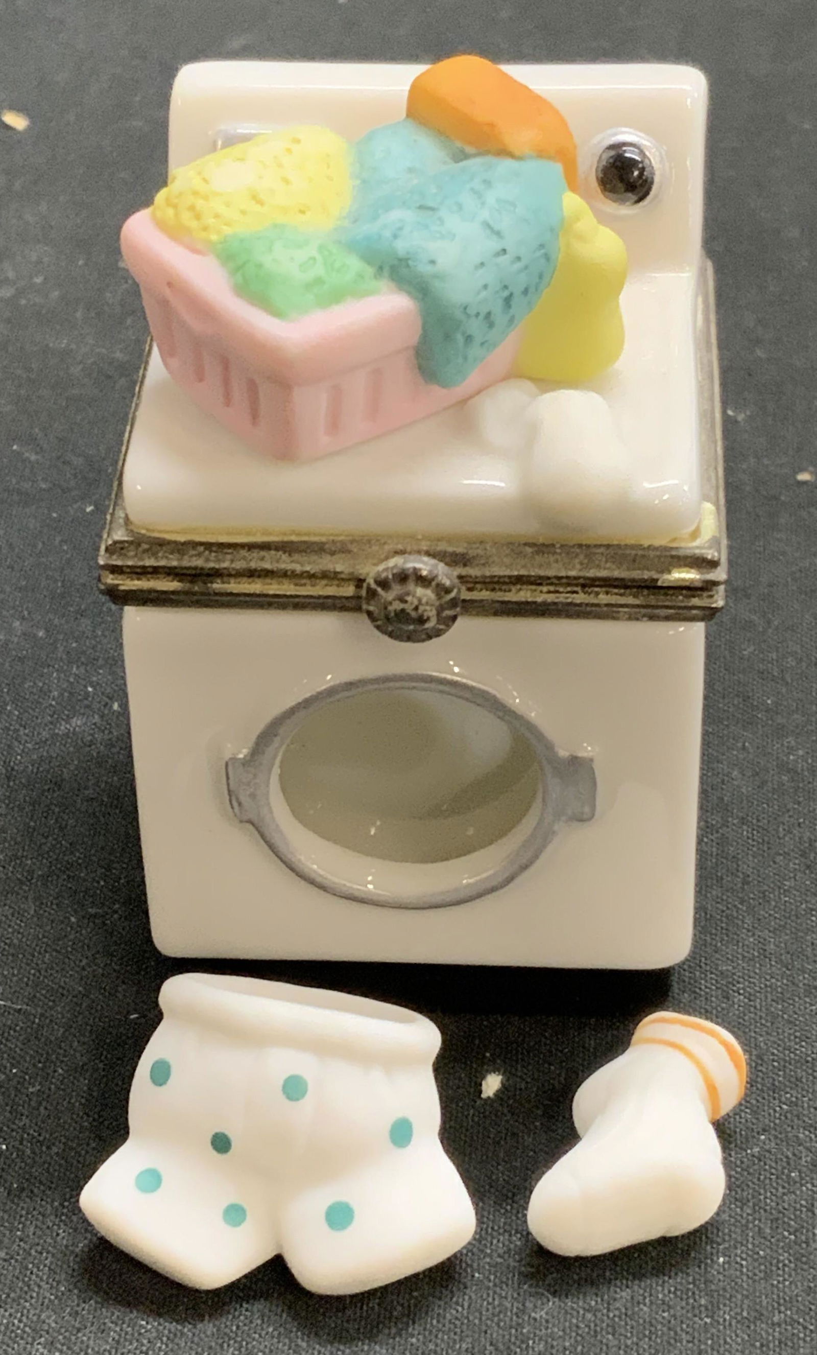 PHB COLLECTION Porcelain Washing Machine Pill Box (1 of 7)