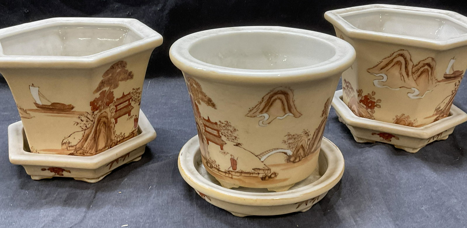 Lot 3 Japanese Porcelain Planters: Lot 3 Japanese Porcelain Planters. Pieces Measures approx 4 x 5.5 inches. Label to bottom ‘Japanese Porcelain Ware, decorated in Hong Kong. No visible ware to pieces, minimal residue to interior fro
