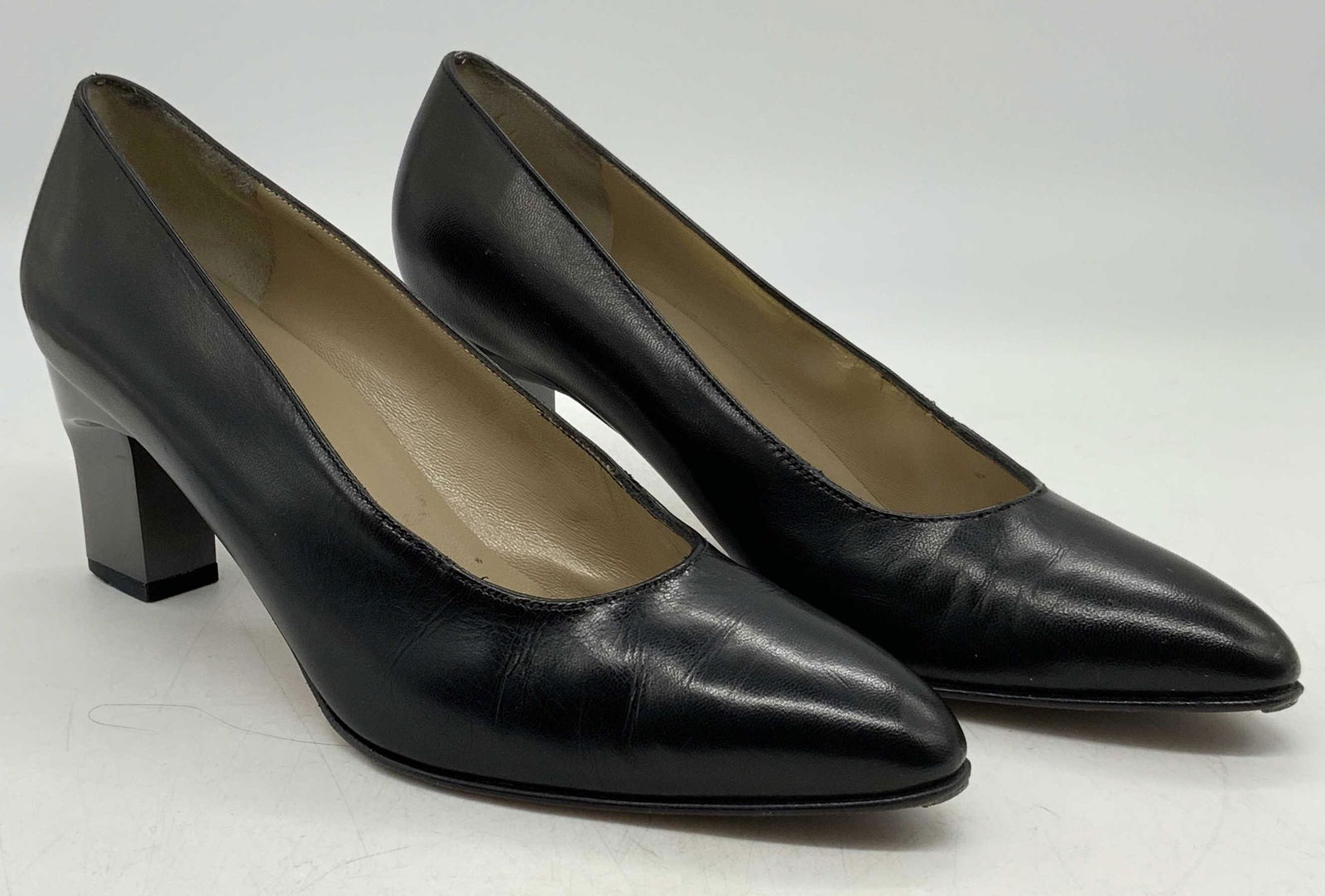 FERRAGAMO Black Leather Pumps (1 of 6)
