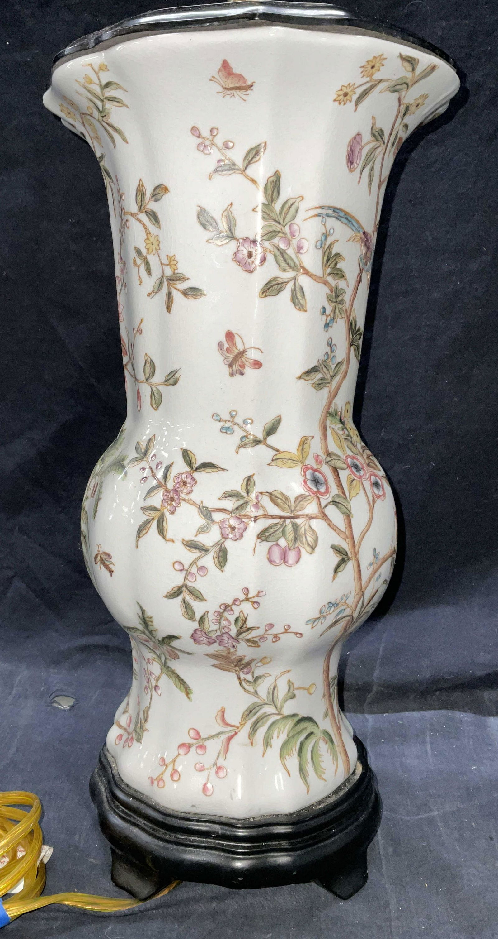 Asian Style Porcelain Table Lamp (1 of 7)