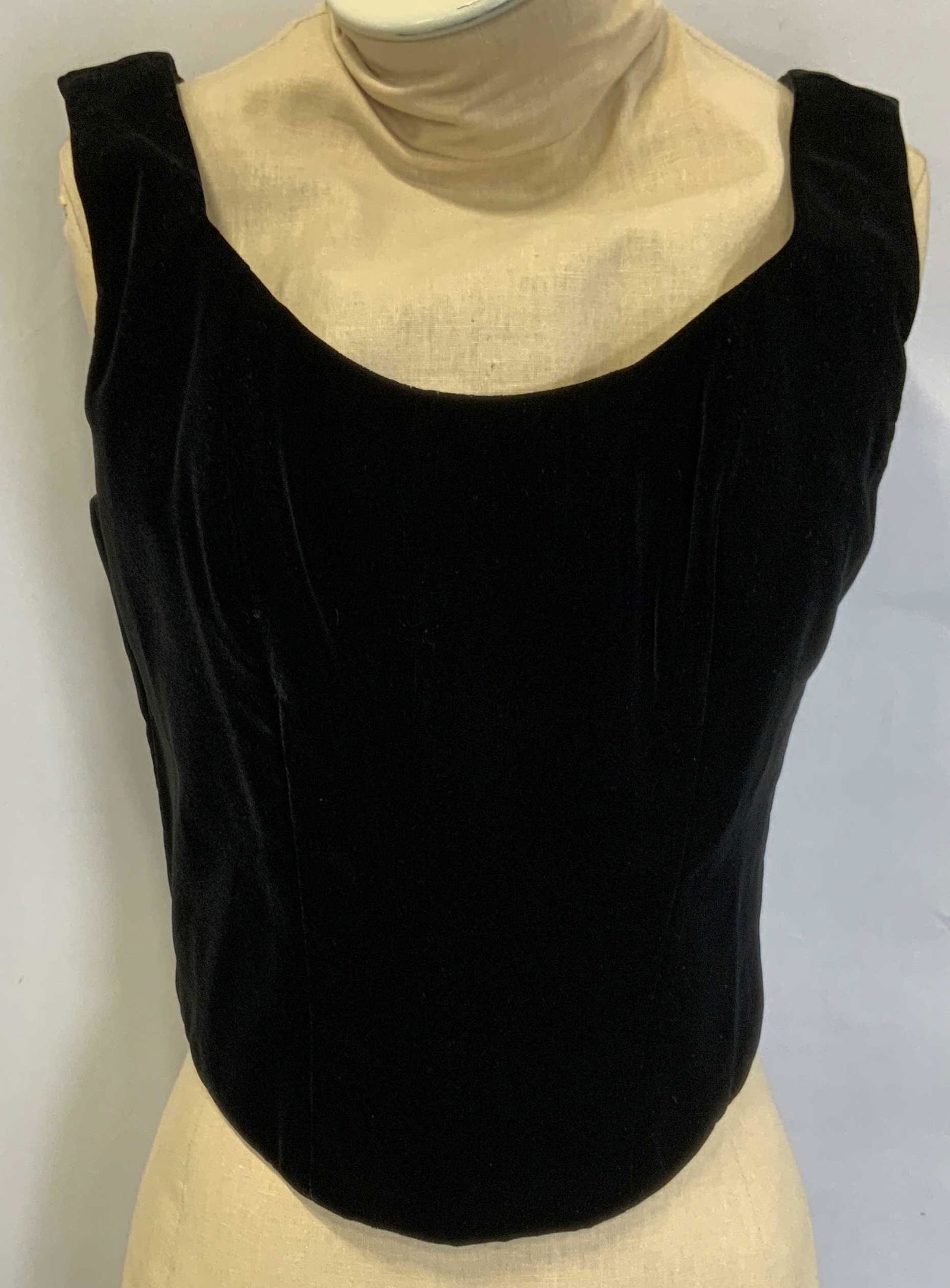 NATORI Black Velvet Bustier Crop Top (1 of 6)