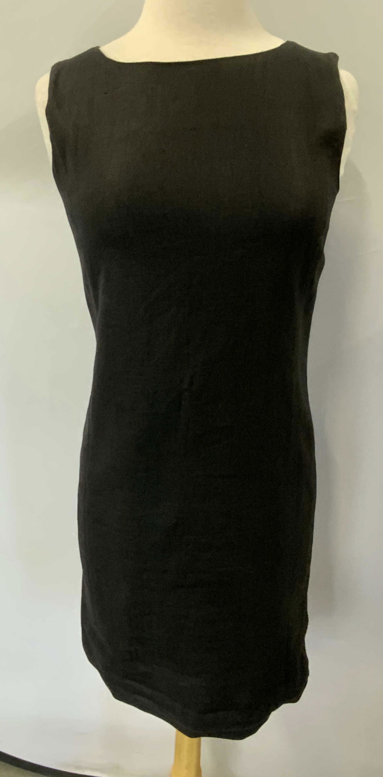 ANDREA JOVINE Black Linen Shift Dress: Andrea JOVINE black linen shift dress. Size 6. Gently worn. Andrea JOVINE, Andrea JOVINE dress, ladies designer dress, ladies designer fashion, ladies designer workwear, ladies designer shift dress, l