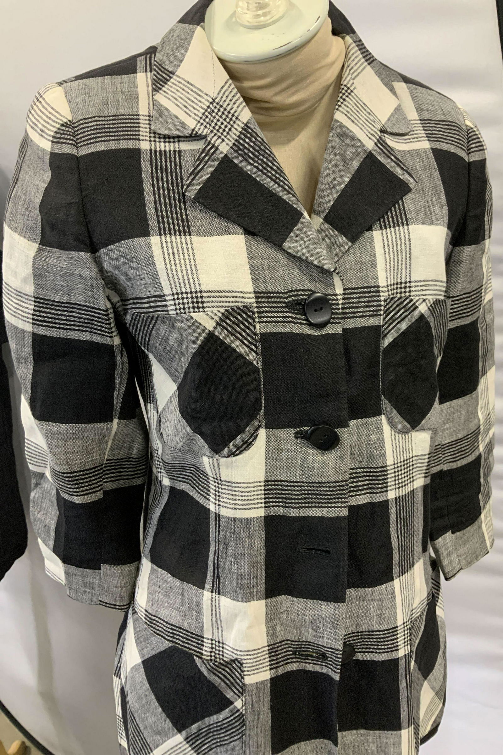 UNGARO Linen Black White Jacket (1 of 6)