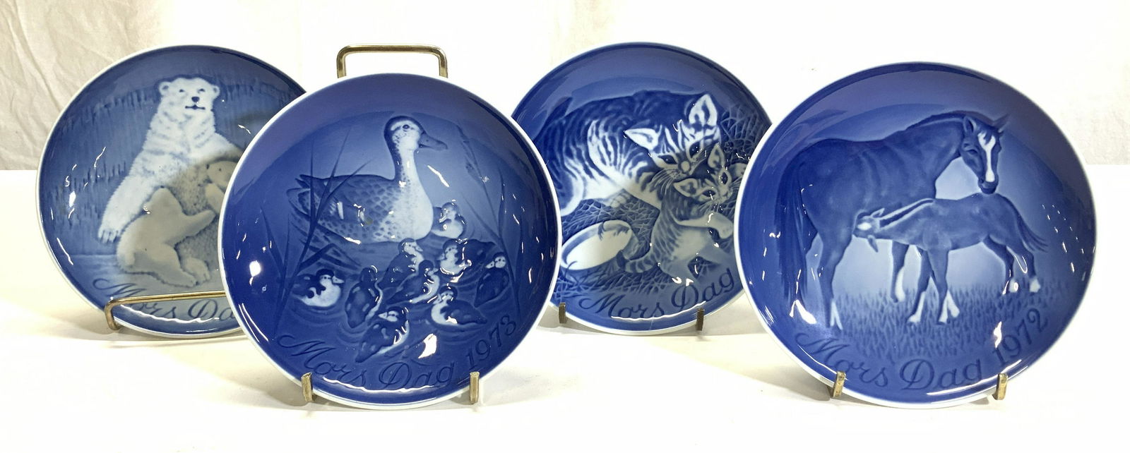 Set 4 MORS DAG ANIMAL Motif Porcelain Plates, DEN (1 of 8)