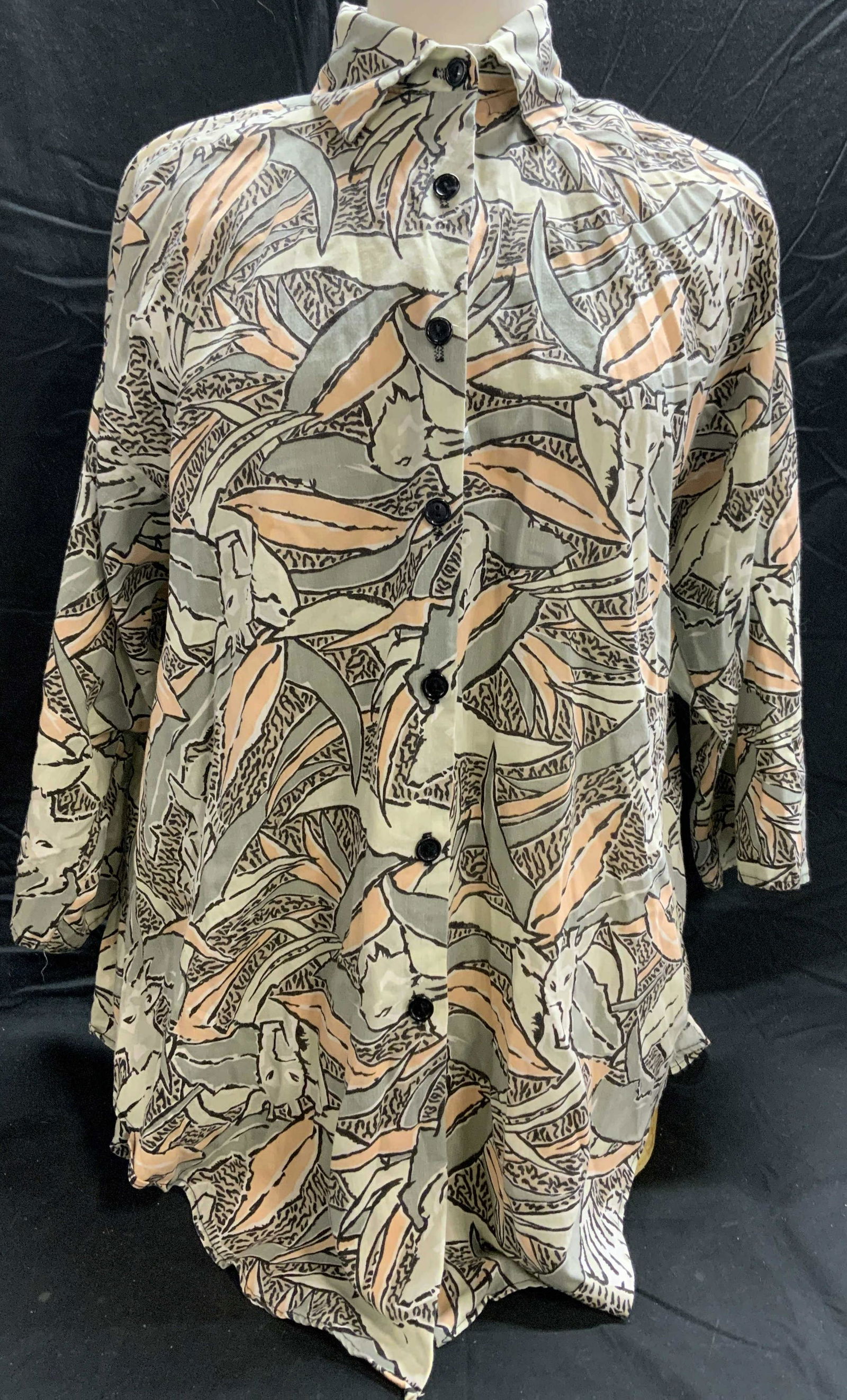 KERI ANN Graphic Print Button Up Shirt (1 of 6)