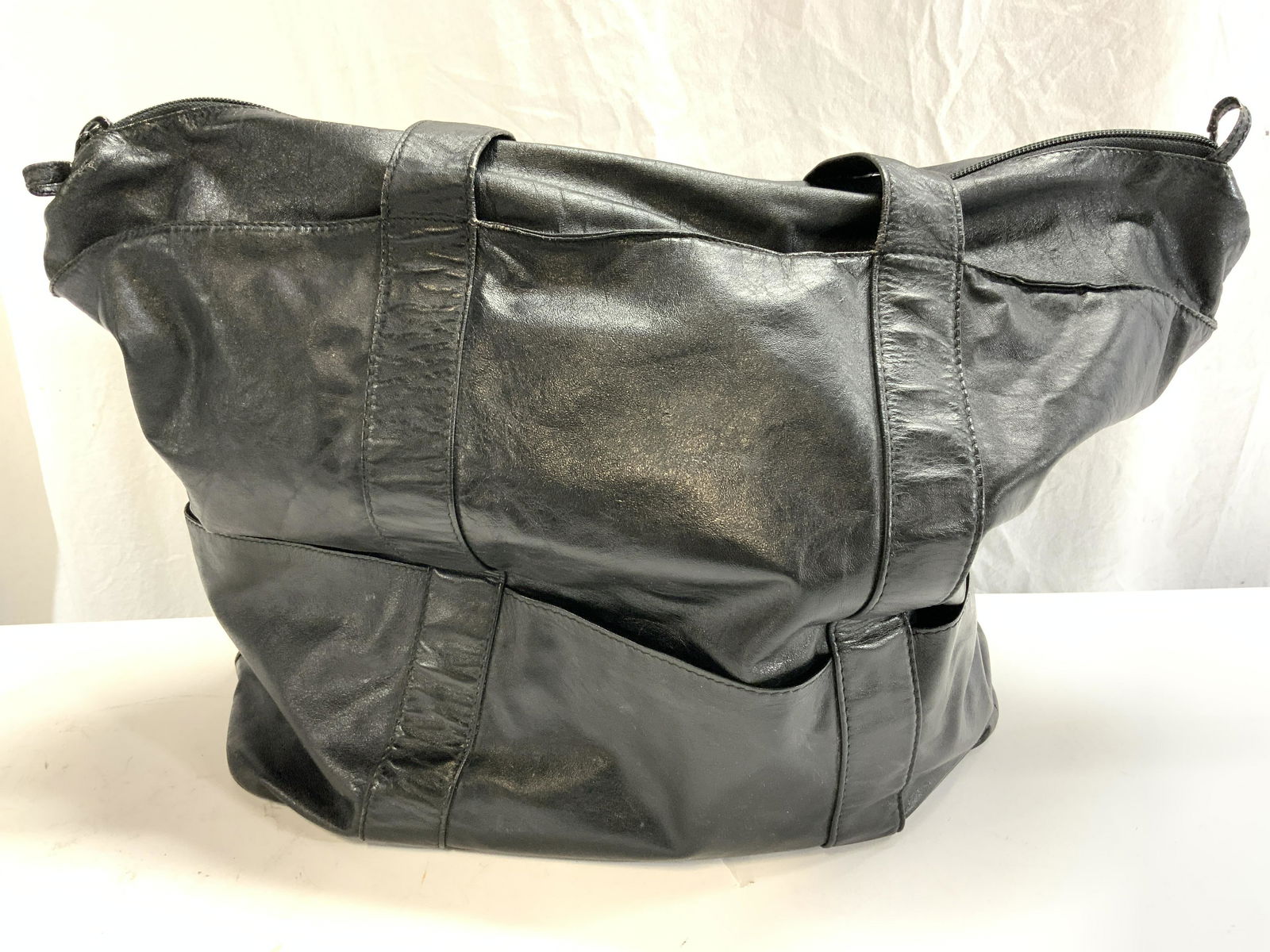 TUMI Leather Travel Bag Black (1 of 6)