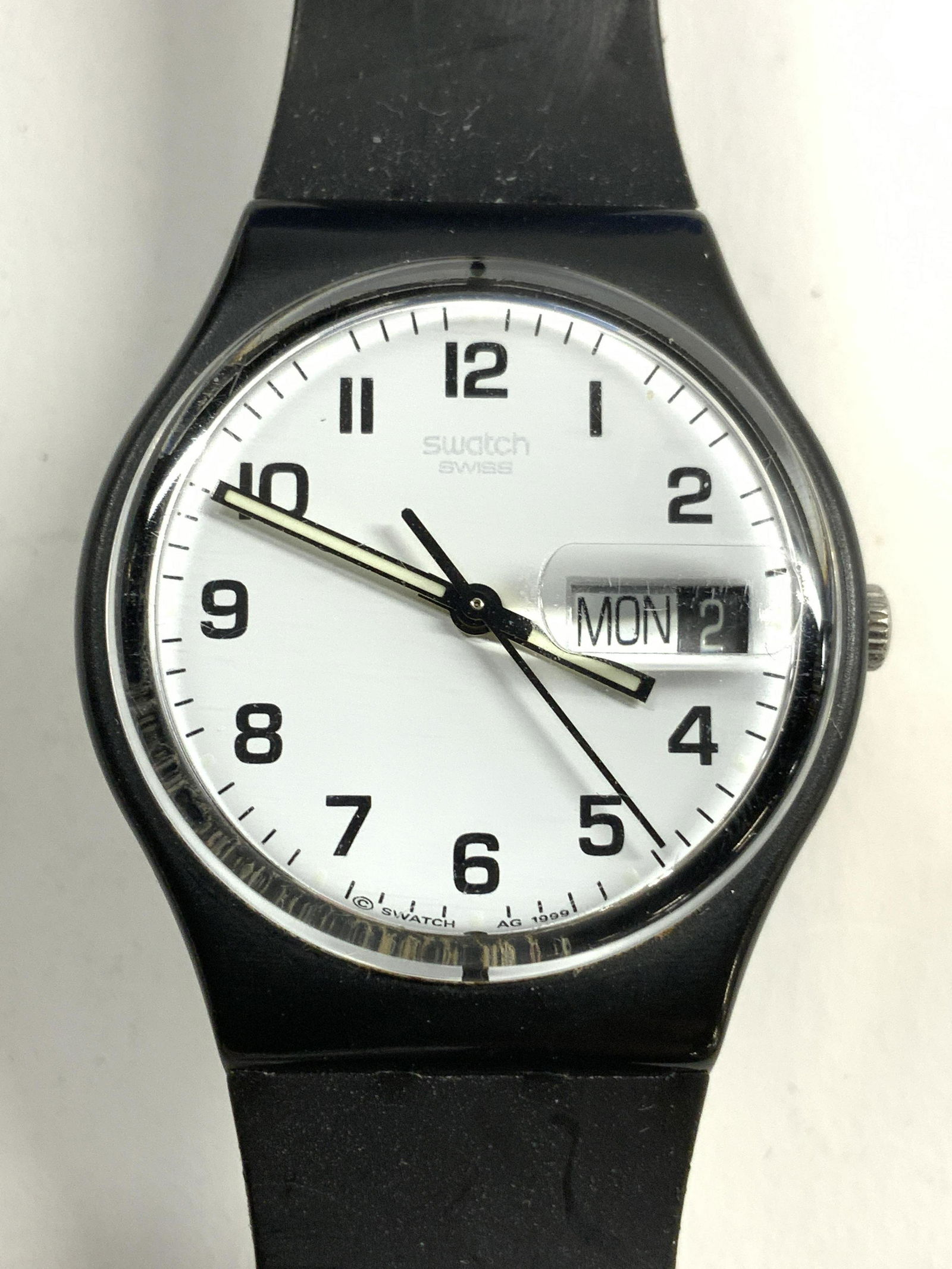 SWATCH SWISS Wristwatch Black W White Face (1 of 6)