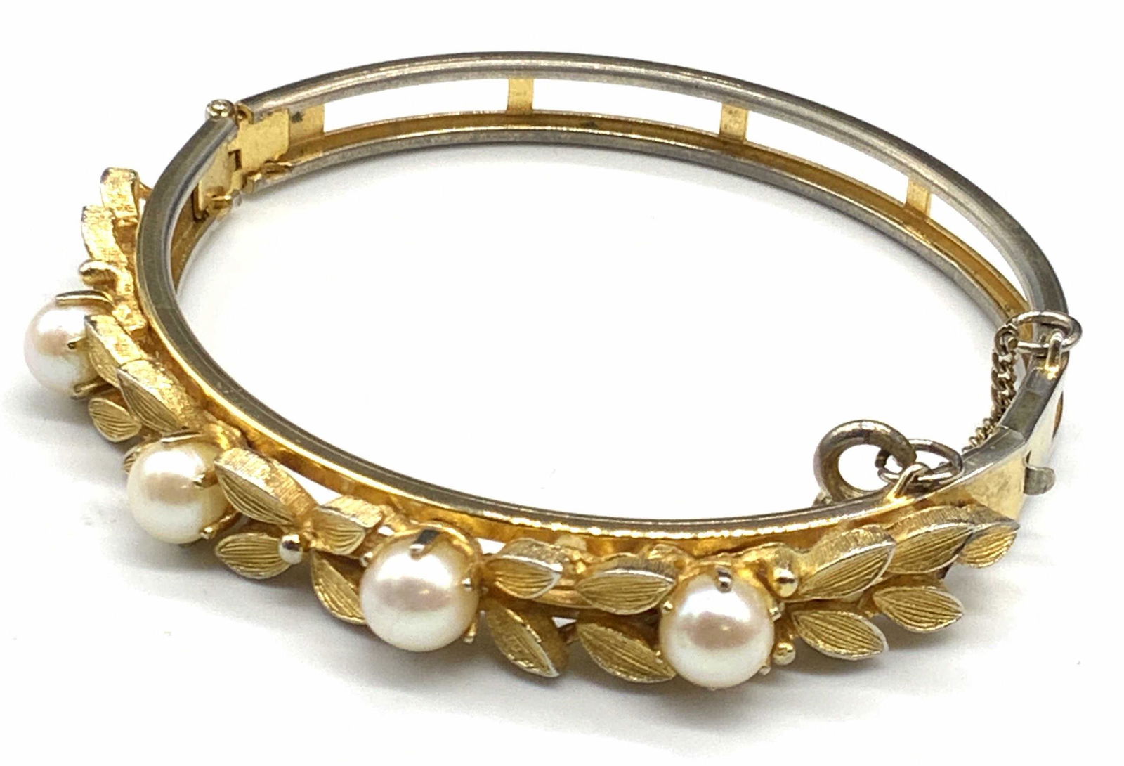 LISNER Pearlescent Beaded Bracelet, Vtg Jewelry: A vintage gold tone metal LISNER bracelet featuring pearlescent beads and etched leaves throughout the band. Safety chain. Box clasp closure. Marked LISNER on underside. Some losses to finish, some su