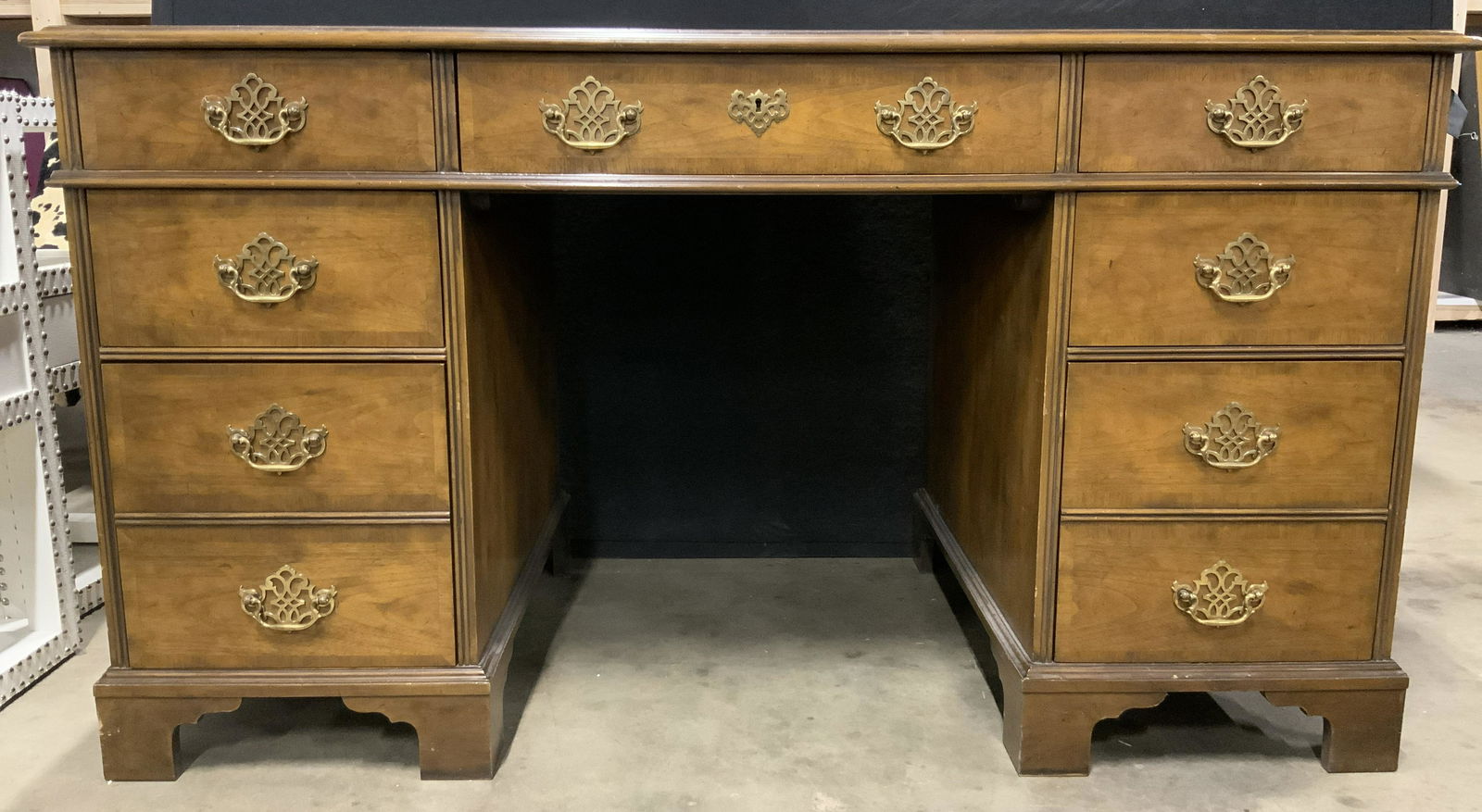 BAKER FURNITURE Vntg Victorian Leather Top Desk (1 of 12)