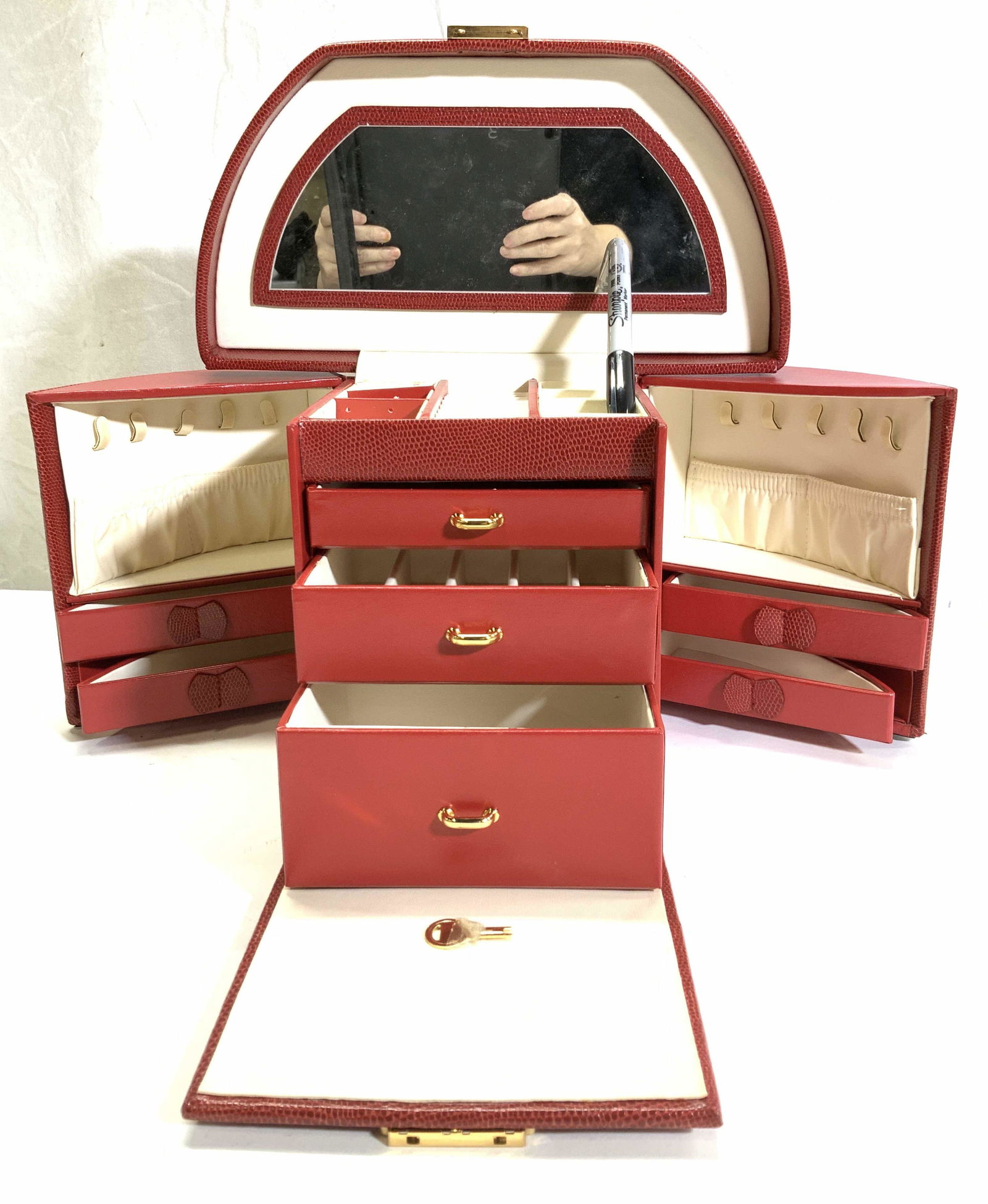 Red Reptile Leather Style Jewelry Box w Key (1 of 9)