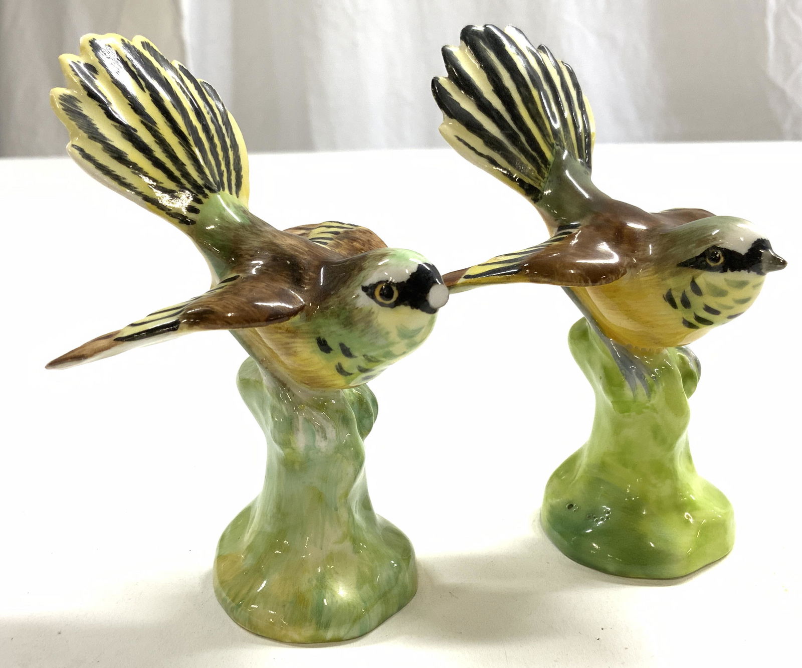 CROWN STAFFORDSHIRE Pr Porcelain Bird Figures (1 of 7)