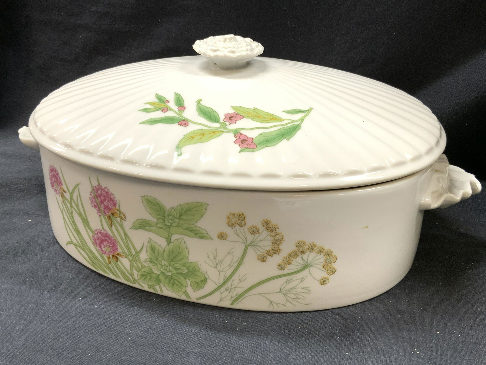 HERBS & SPICES BY SHAFFORD Porc Lidded Vessel (1 of 9)