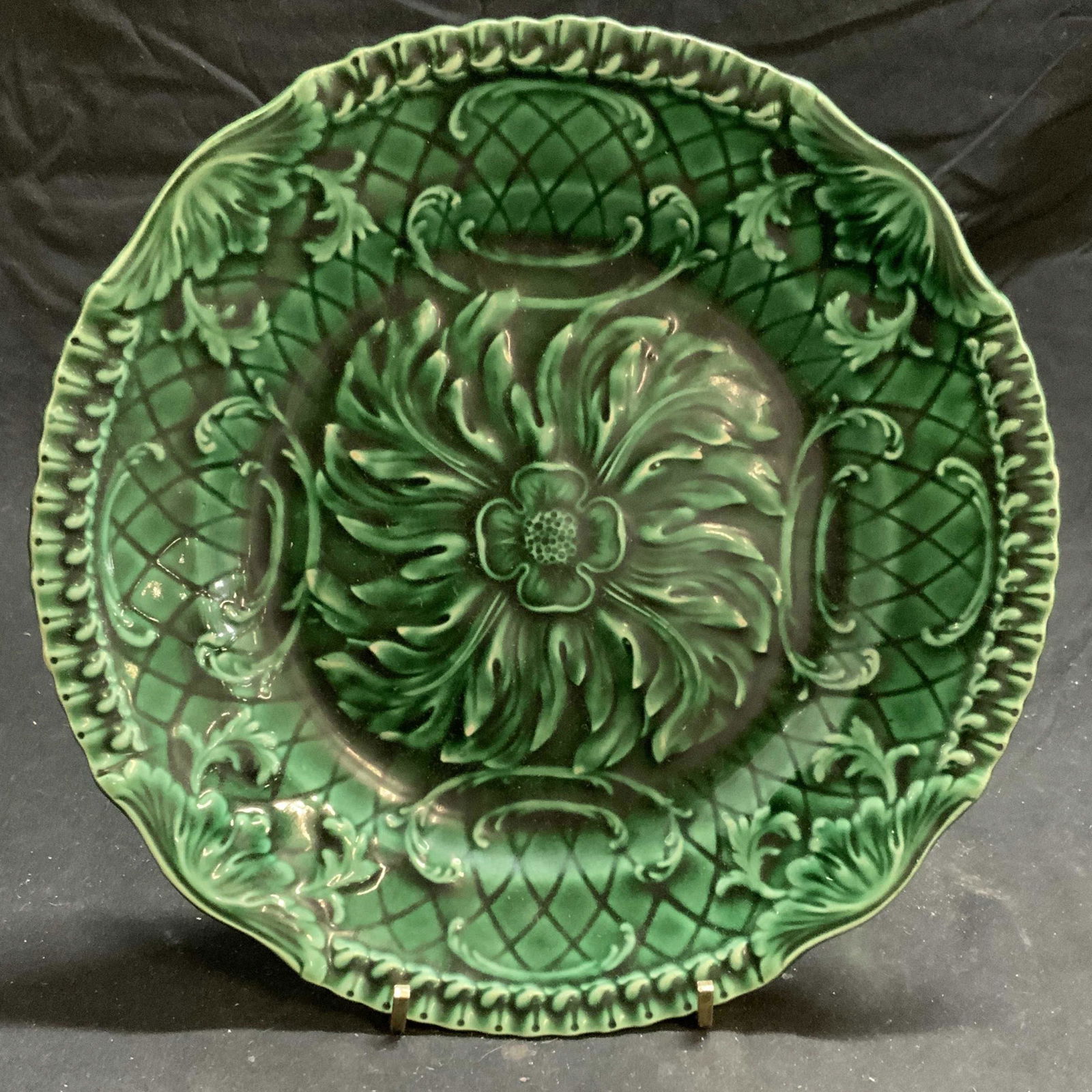 Vtg Green Ceramic Majolica Plate w Floral Motif (1 of 6)