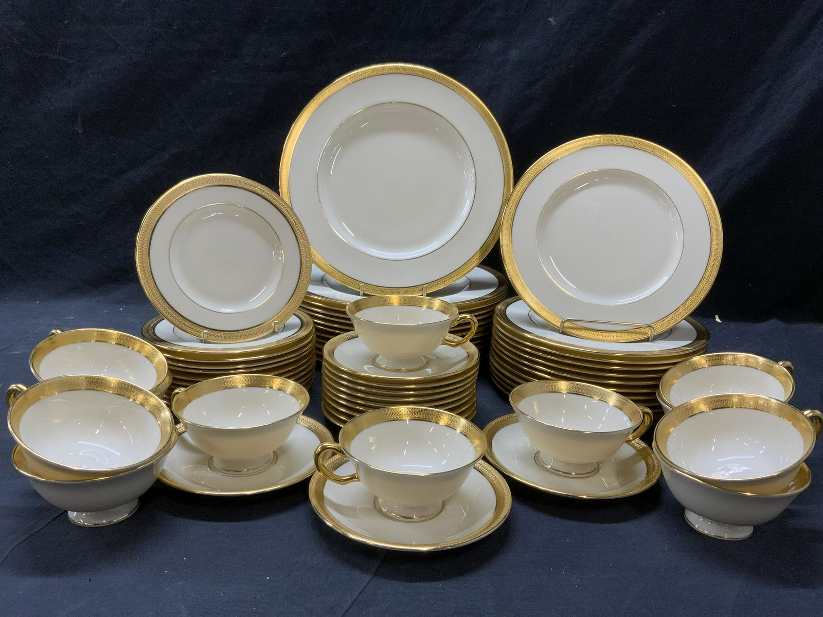 LOWELL BY LENOX Gilt Porcelain Dinnerware Set 60 (1 of 9)