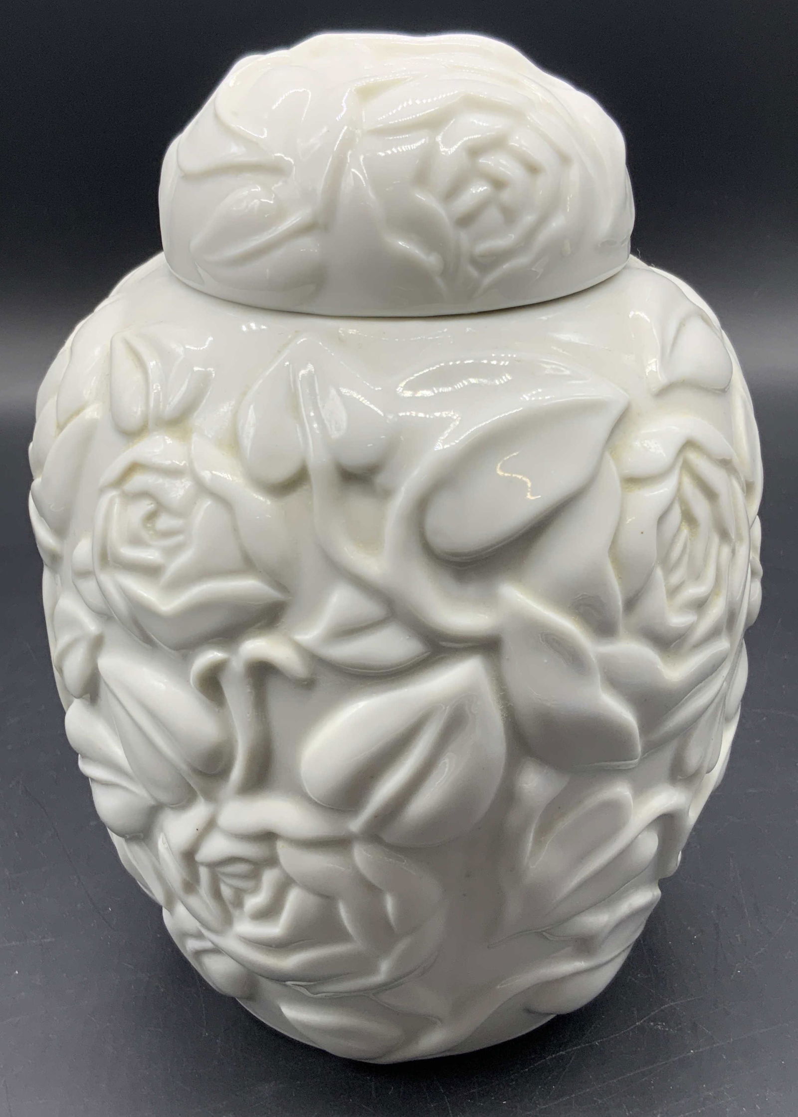 GERMAINE MONTEIL Ceramic White Rose Ginger Jar (1 of 14)