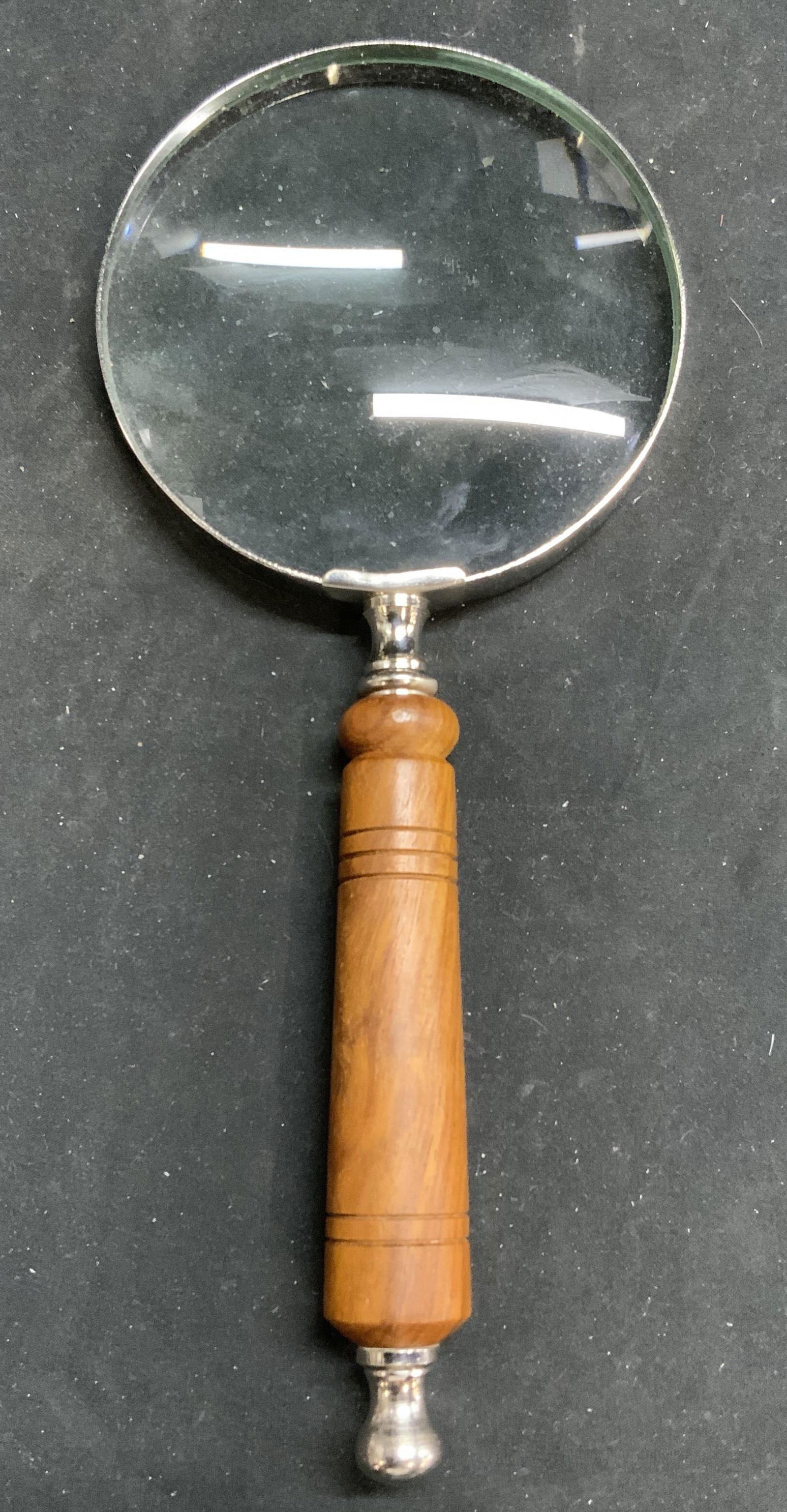 Vintage Wood Handled Magnifying Glass: Vintage magnifying glass with wood handle. Measures approx. 4 inches wide and 9.5 inches long. In good condition. Vintage magnifying glass, magnifying glass, desk accessories, desk decor, table decor,