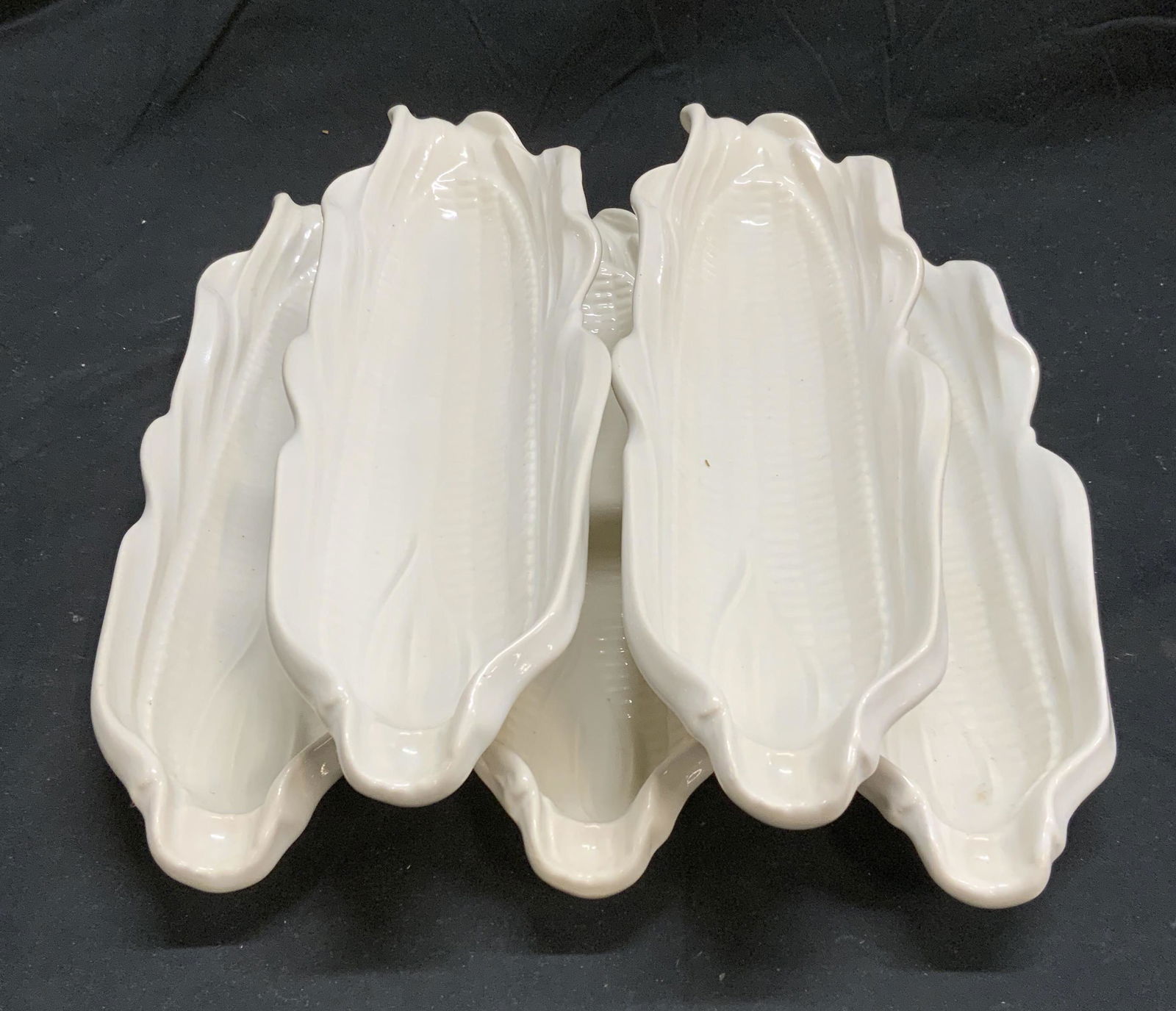 Set 5 White Ceramic Embossed Corn Dishes (1 of 8)