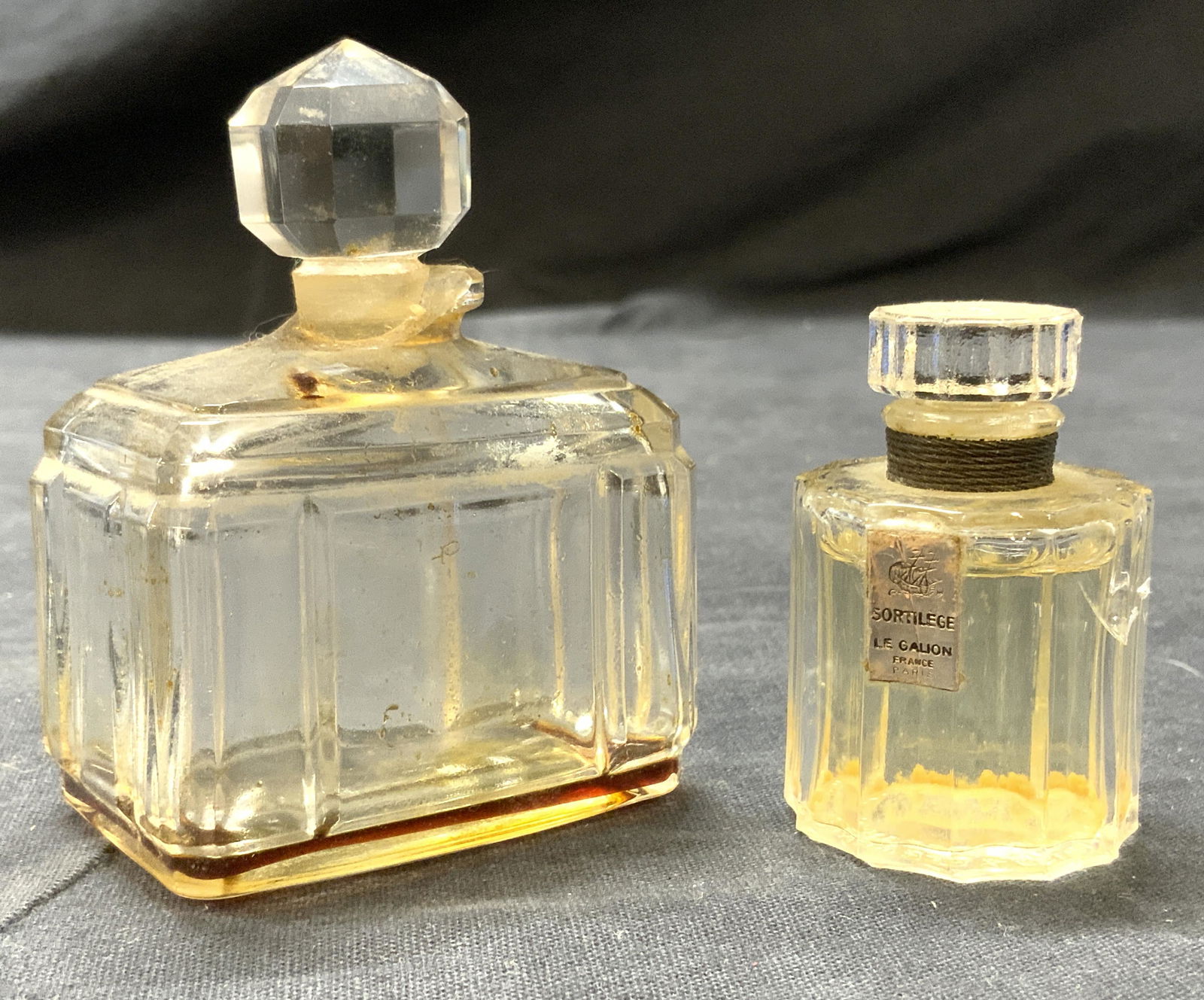 Lot 2 Glass Perfume Bottles W Stoppers (1 of 6)