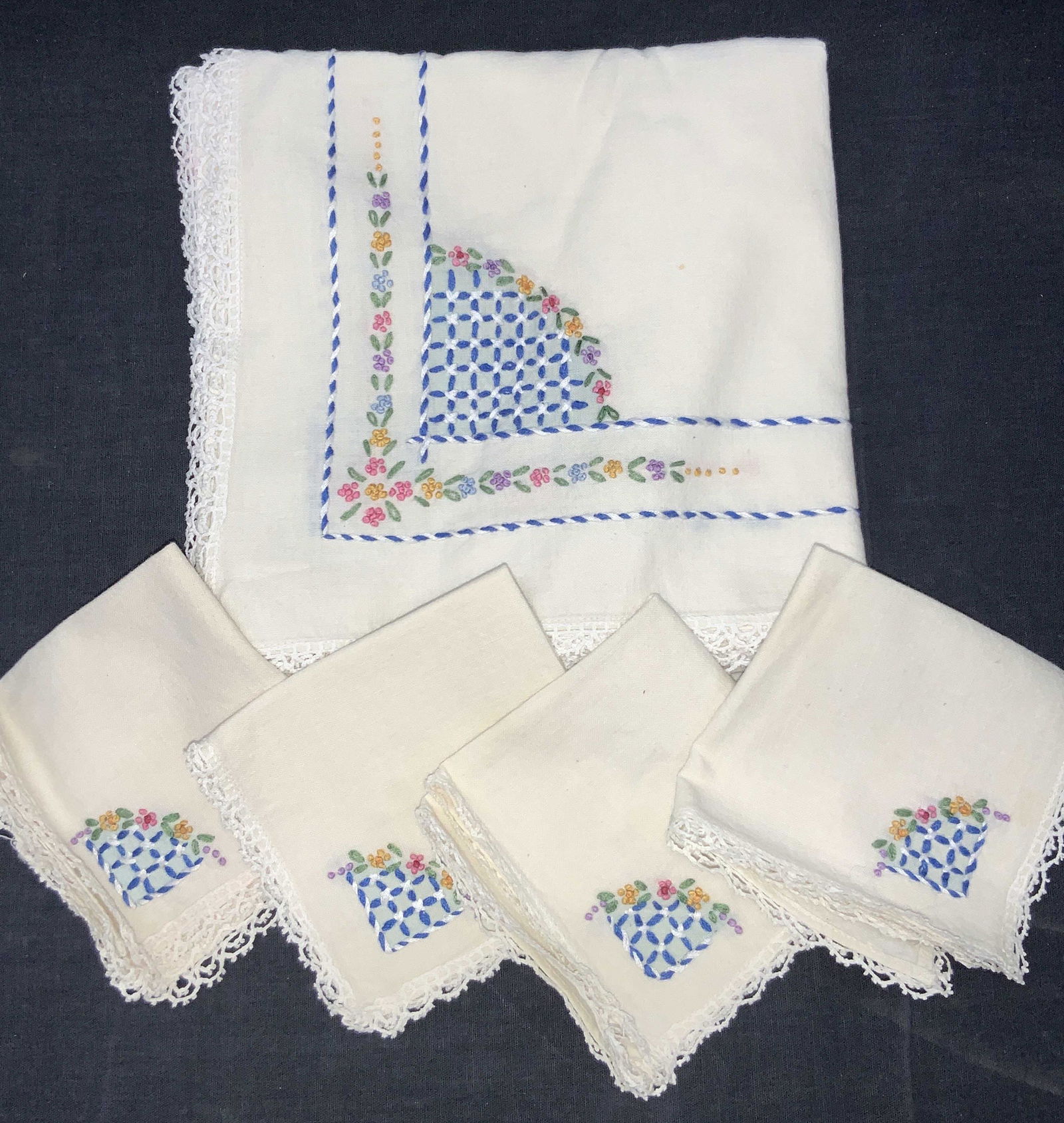 Set 5 Vintage Cotton Embroidered Table Linens (1 of 7)