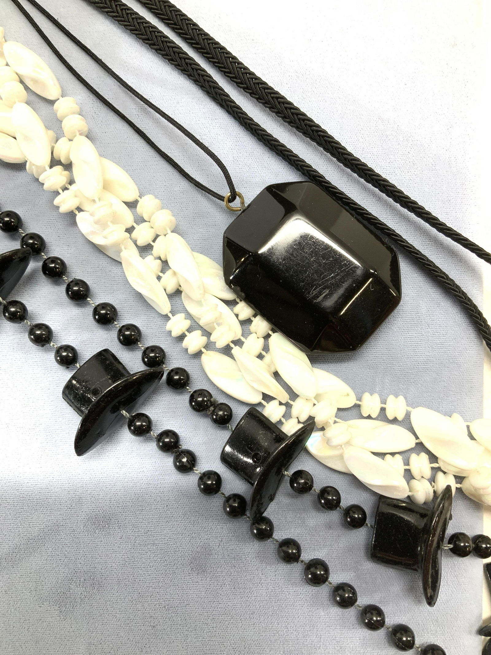 Lot 4 Fashion Jewelry Necklaces (1 of 6)