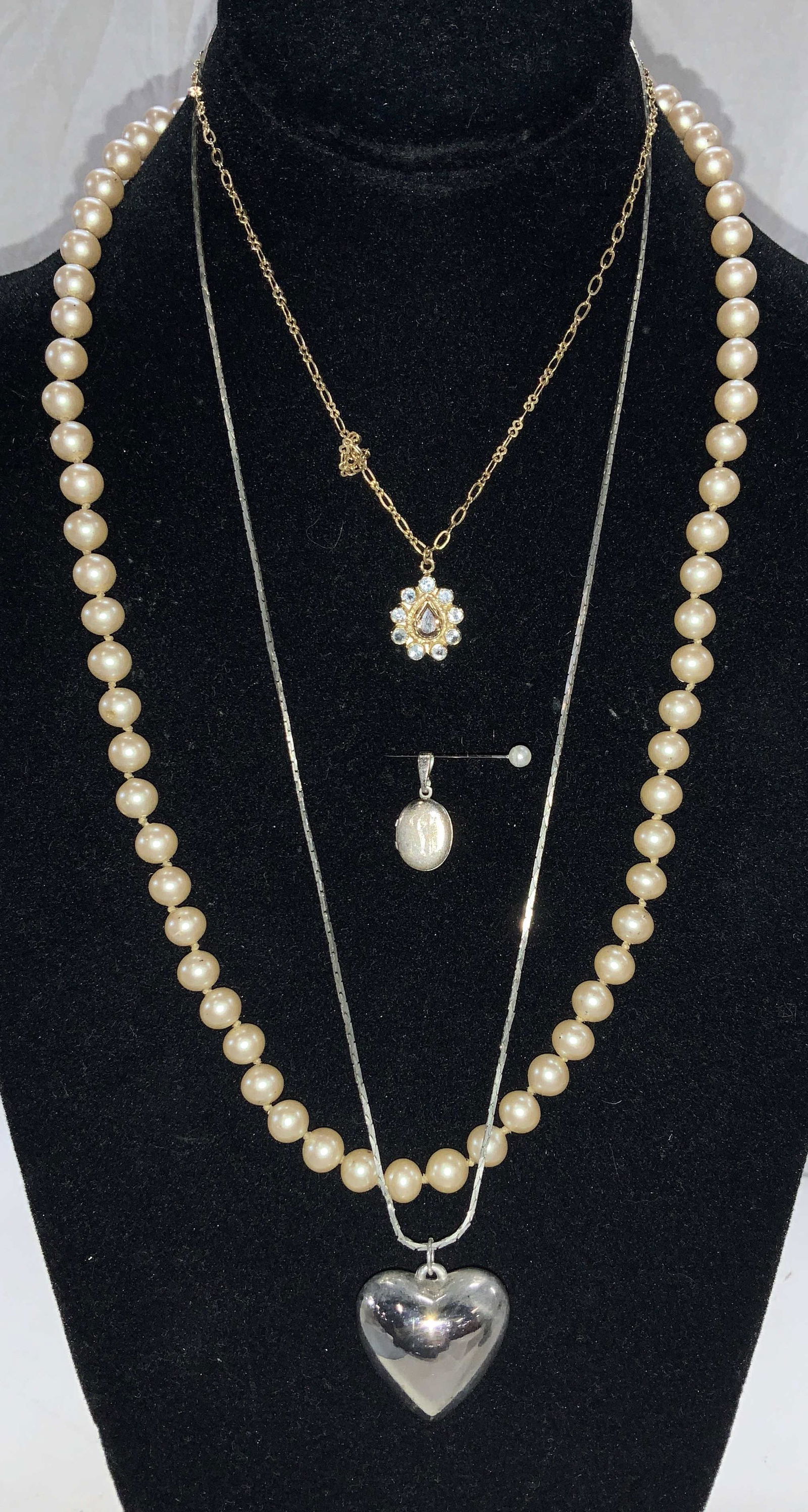 Lot 5 Costume Pearl Neck, Heart Necklace, more (1 of 9)