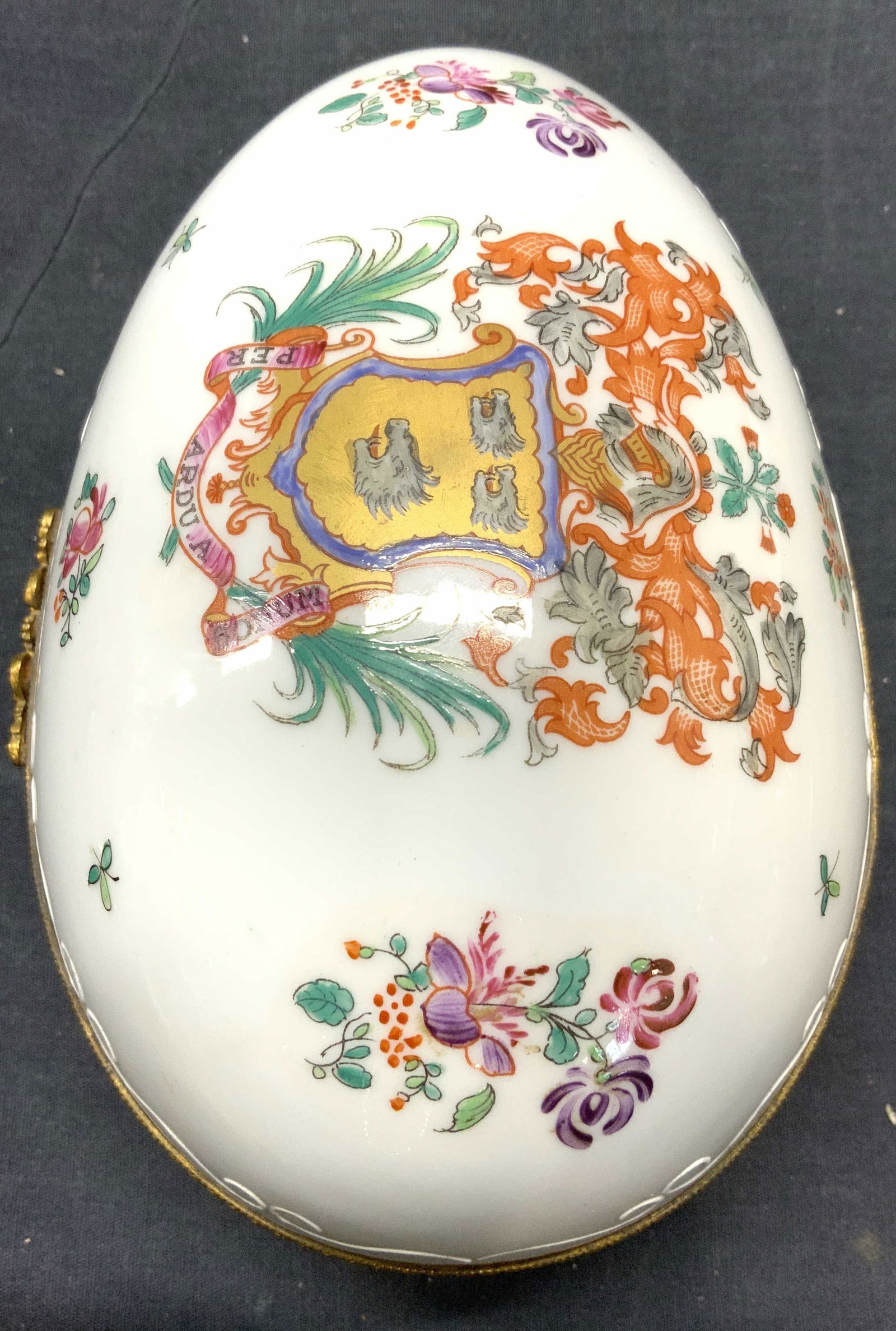 PORCELAINE DE PARIS Hand Painted Egg Keepsake Box (1 of 8)