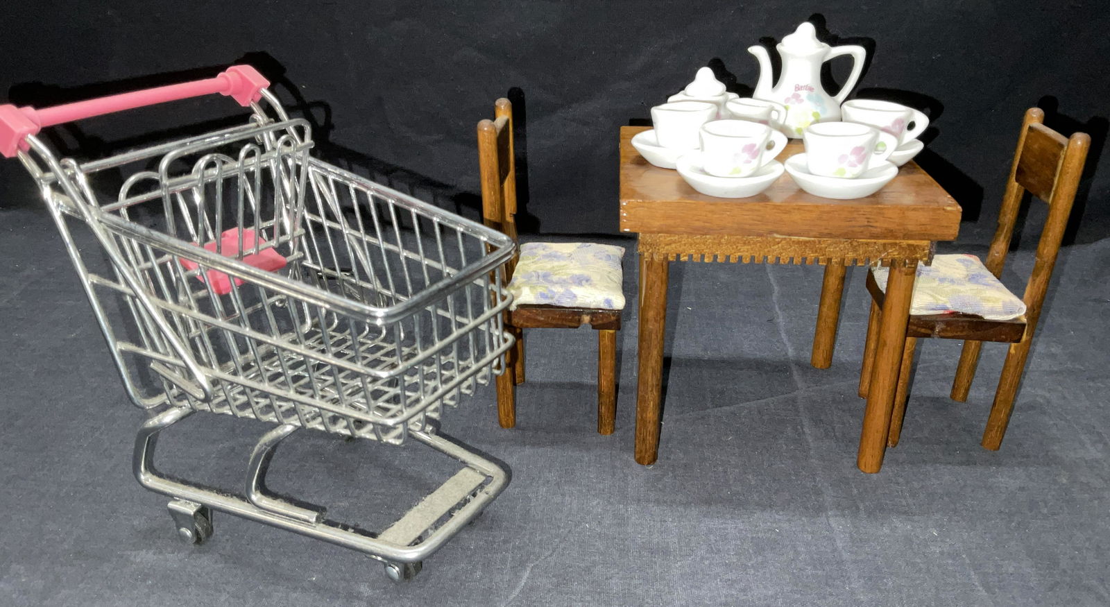 Doll House Accessories. (1 of 6)