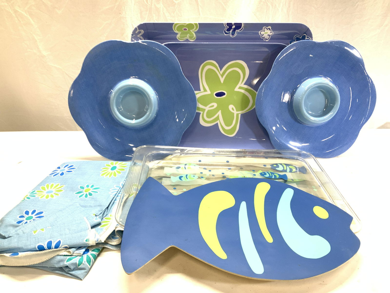 Lot 11 Fish Placemats, Melamine Serving Trays (1 of 8)