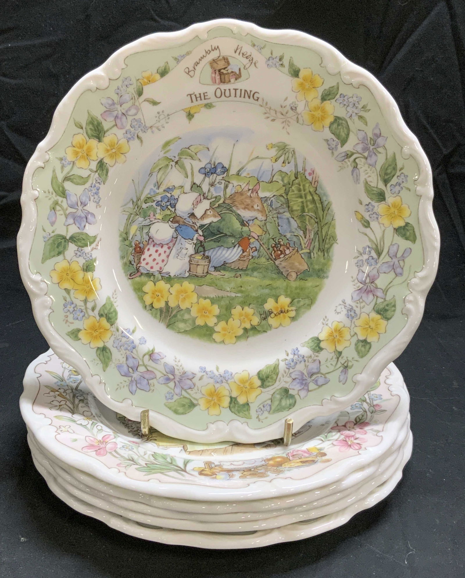 Set 6 ROYAL DOULTON Brambly Hedge Plates (1 of 7)