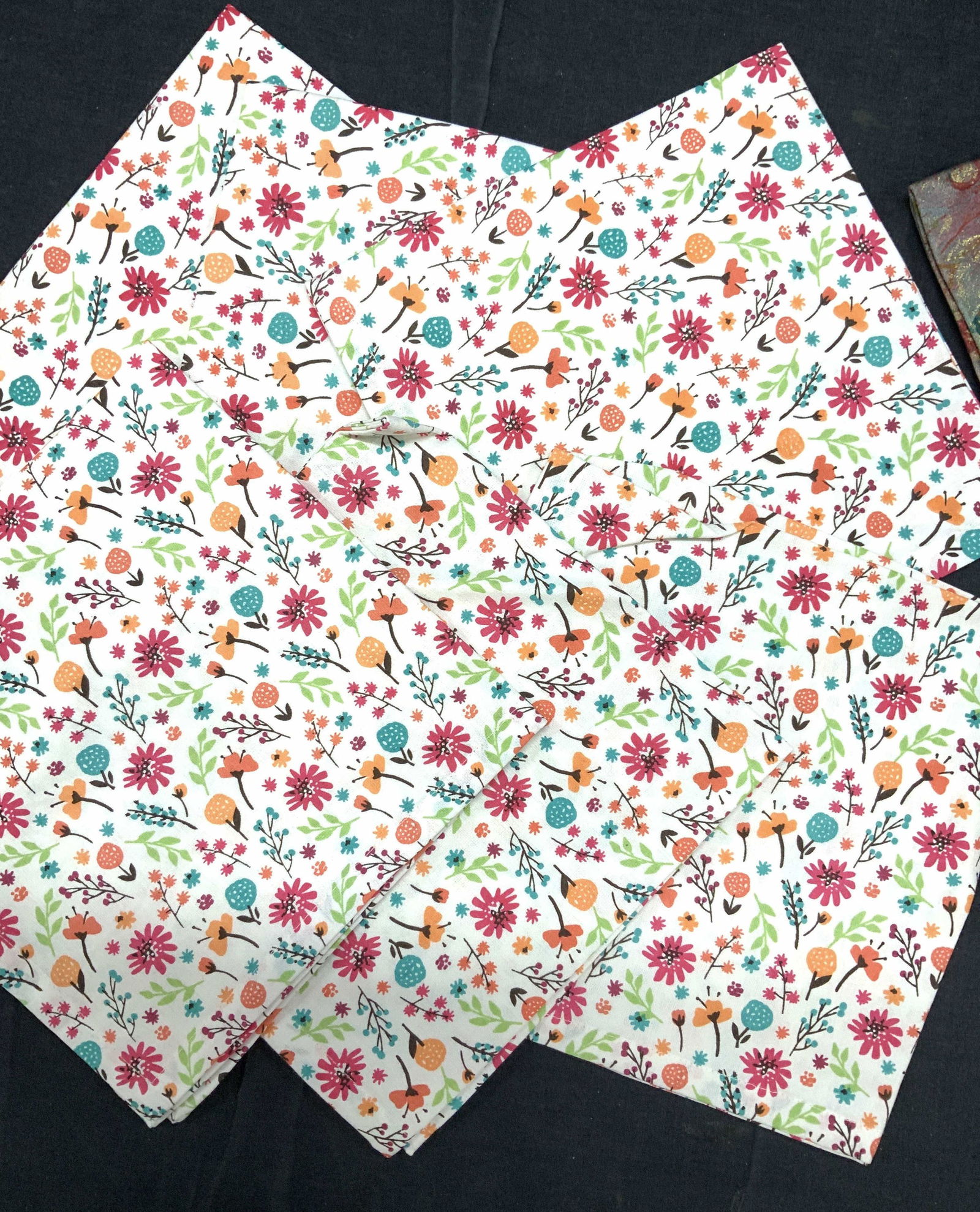 Set 6 DII Cotton Flower & Spring Table Napkins,: New White cotton Napkins with colorful orange, aqua, pink, and coral flowers and sprig pattern. Original label attached, new with tag, measure 18 x 18.5 in. Table linens, Designer DII Cotton Dinner Na