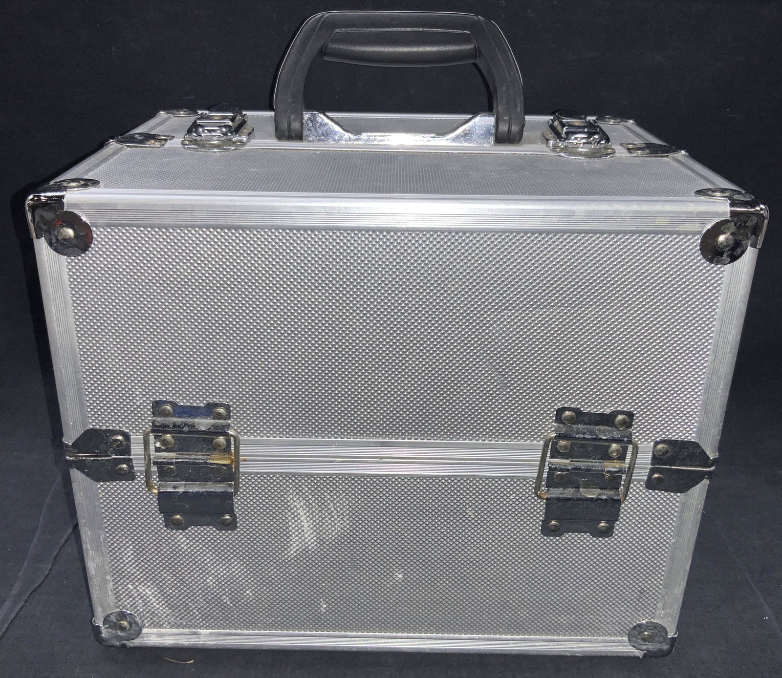 Metal Jewelry Train Case: Metal jewelry train case with spilt doors and top handle for easy portability. Approximately 10 inches tall 12 inches long and 8.5 inches wide Evident rusting to interior metal and reside to exterior.