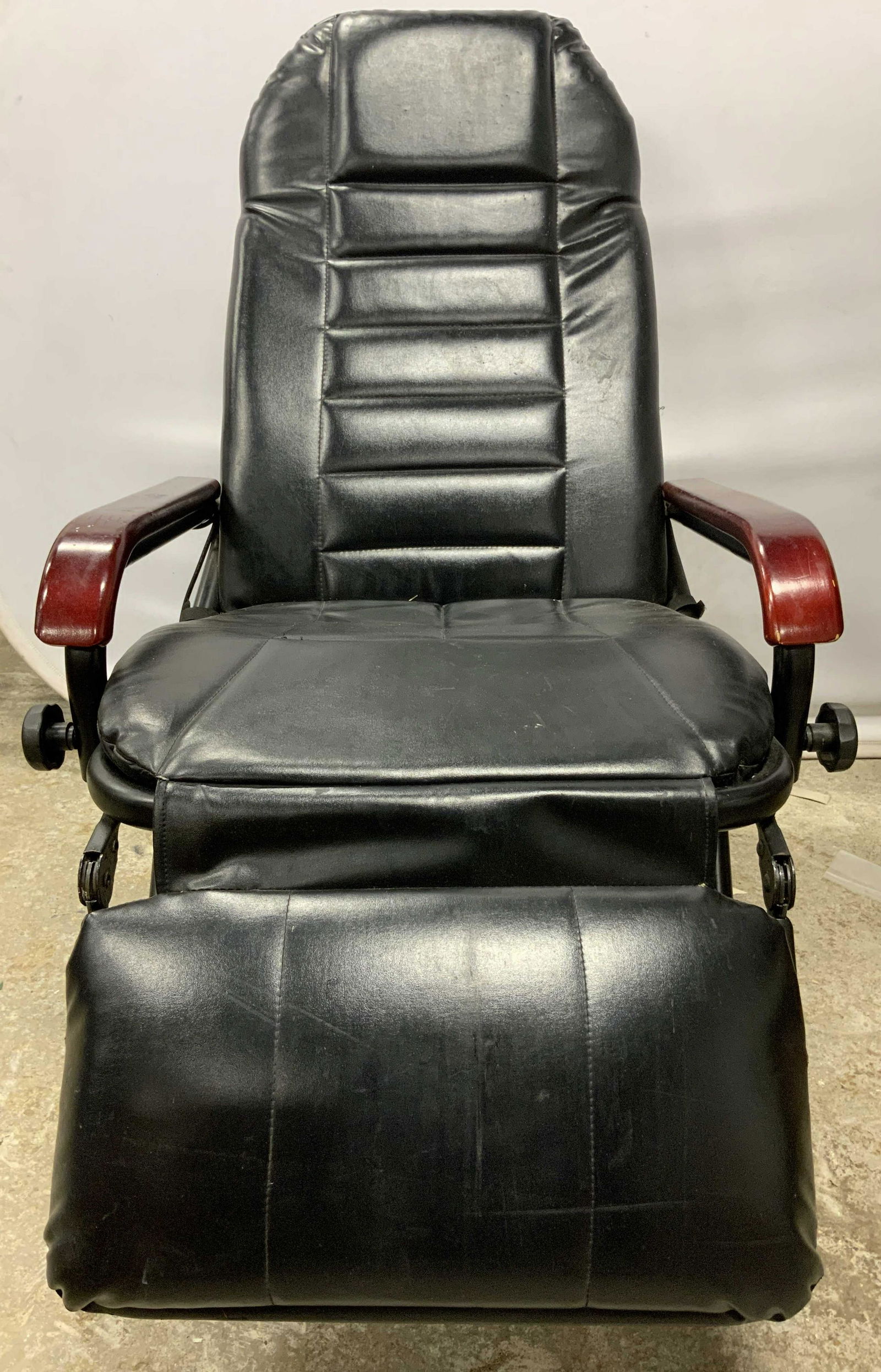 TONE WORLD INTL Reclining Lounge Chair (1 of 8)