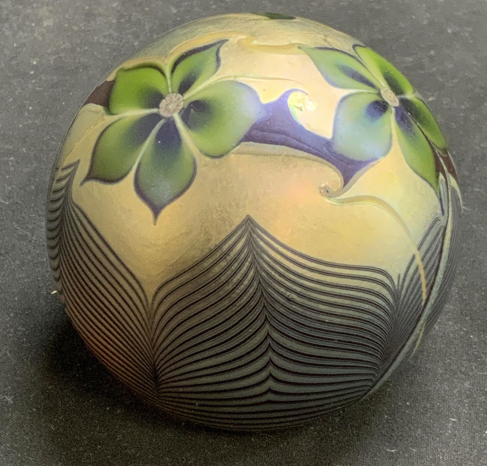 Vtg ORIENT & FLUME Floral Art Glass Paperweight (1 of 7)