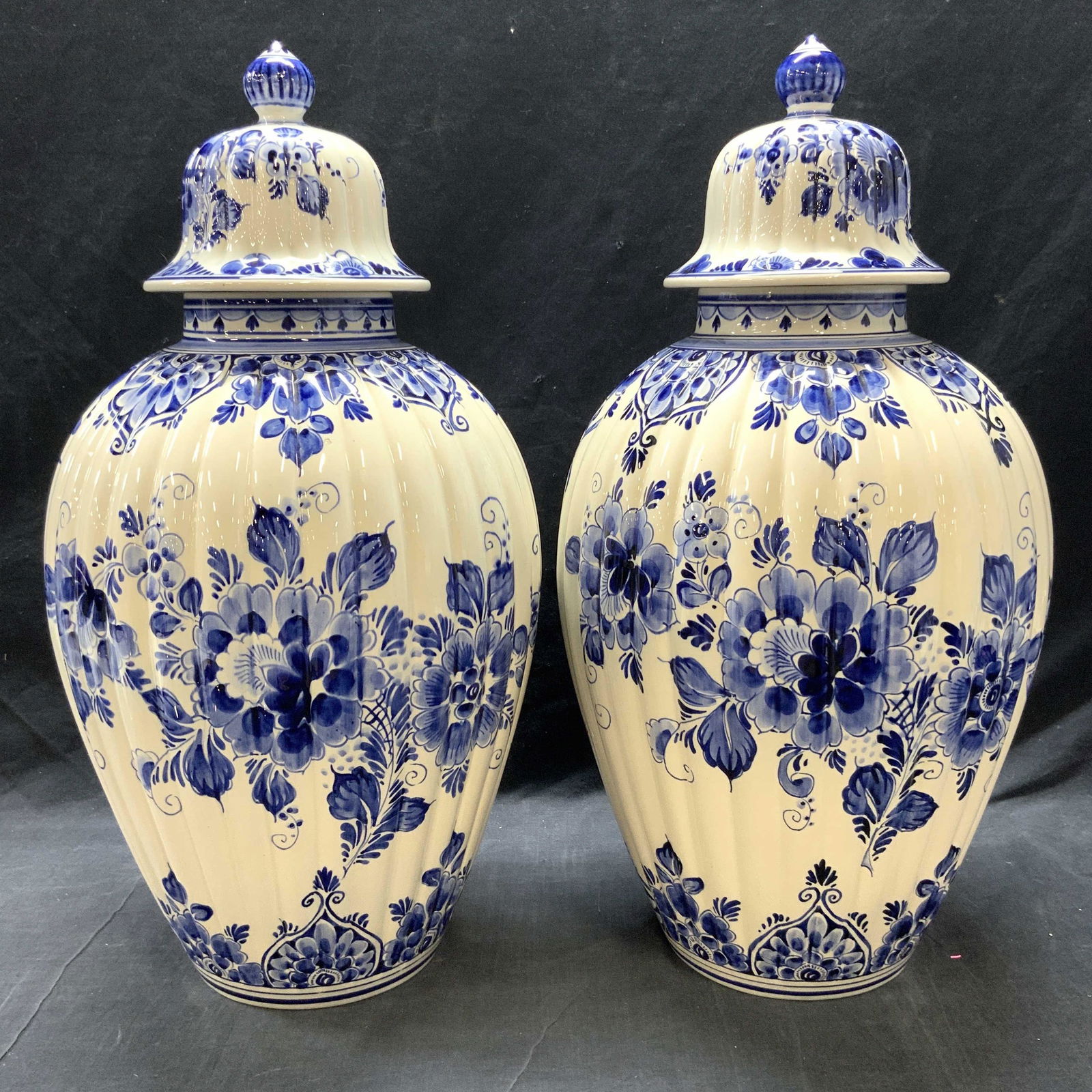 DELFTS HOLLAND Pair Handpainted Urns W Lids (1 of 8)