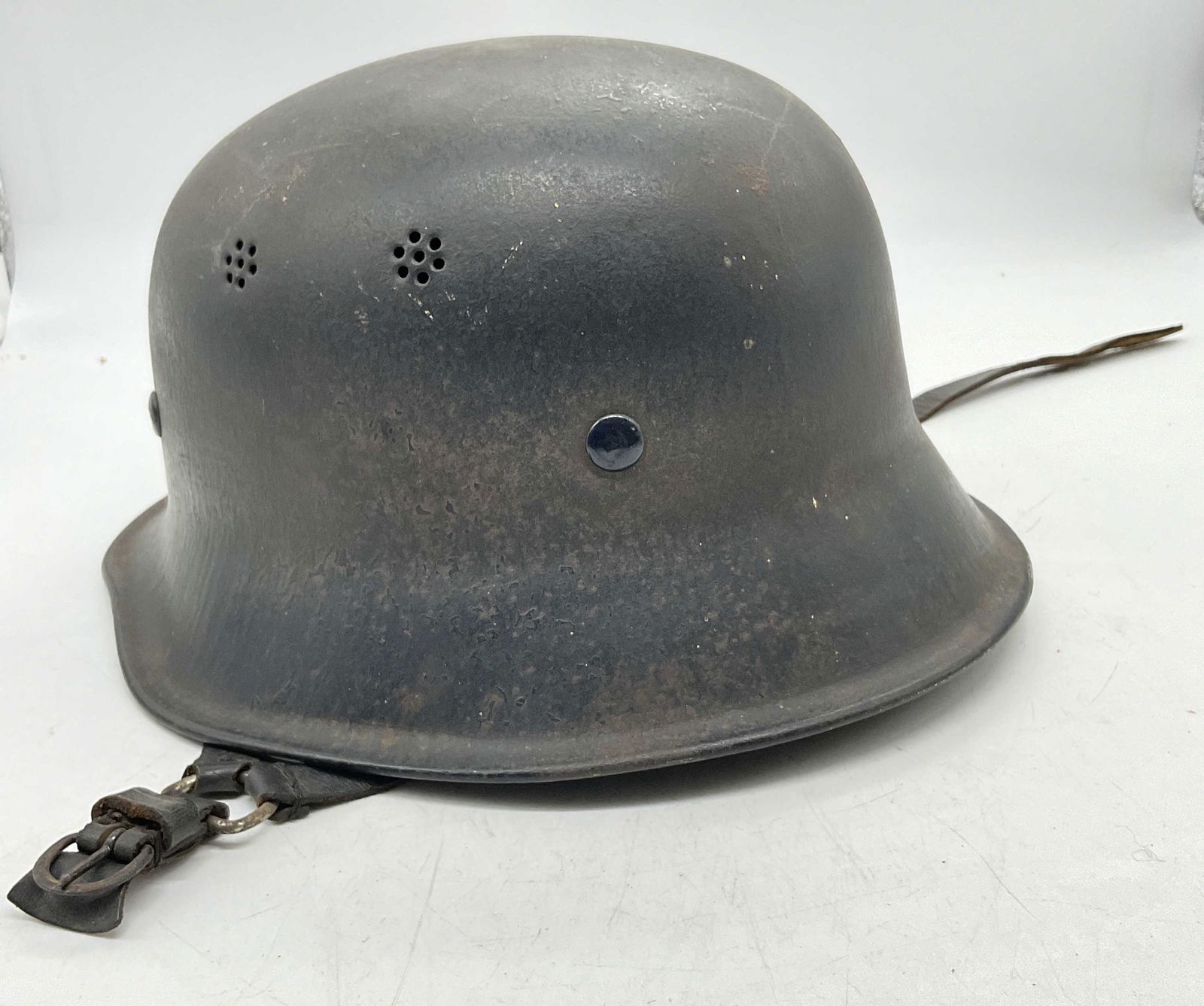 WW2 German Army Helmet (1 of 9)