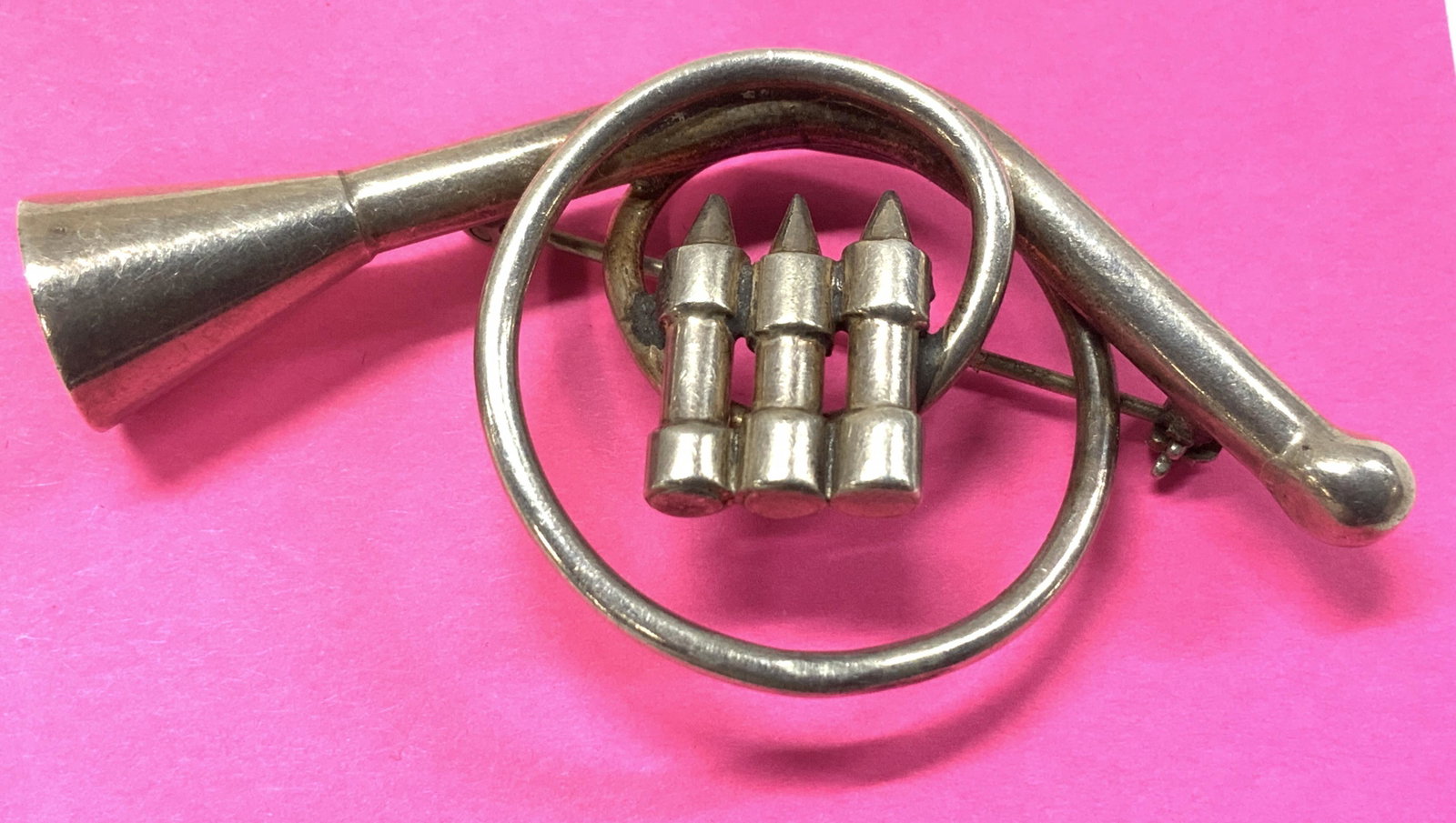 Sterling Silver French Horn Brooch: French horn brooch, hallmarked 925. Measures 2.5 x 1 in. .66 ozt Jewelry, French Horn Brooch, Ladies accessories, cocktail jewelry, Musical Instrument Jewelry, Brooch, vintage sterling jewelry, vintag