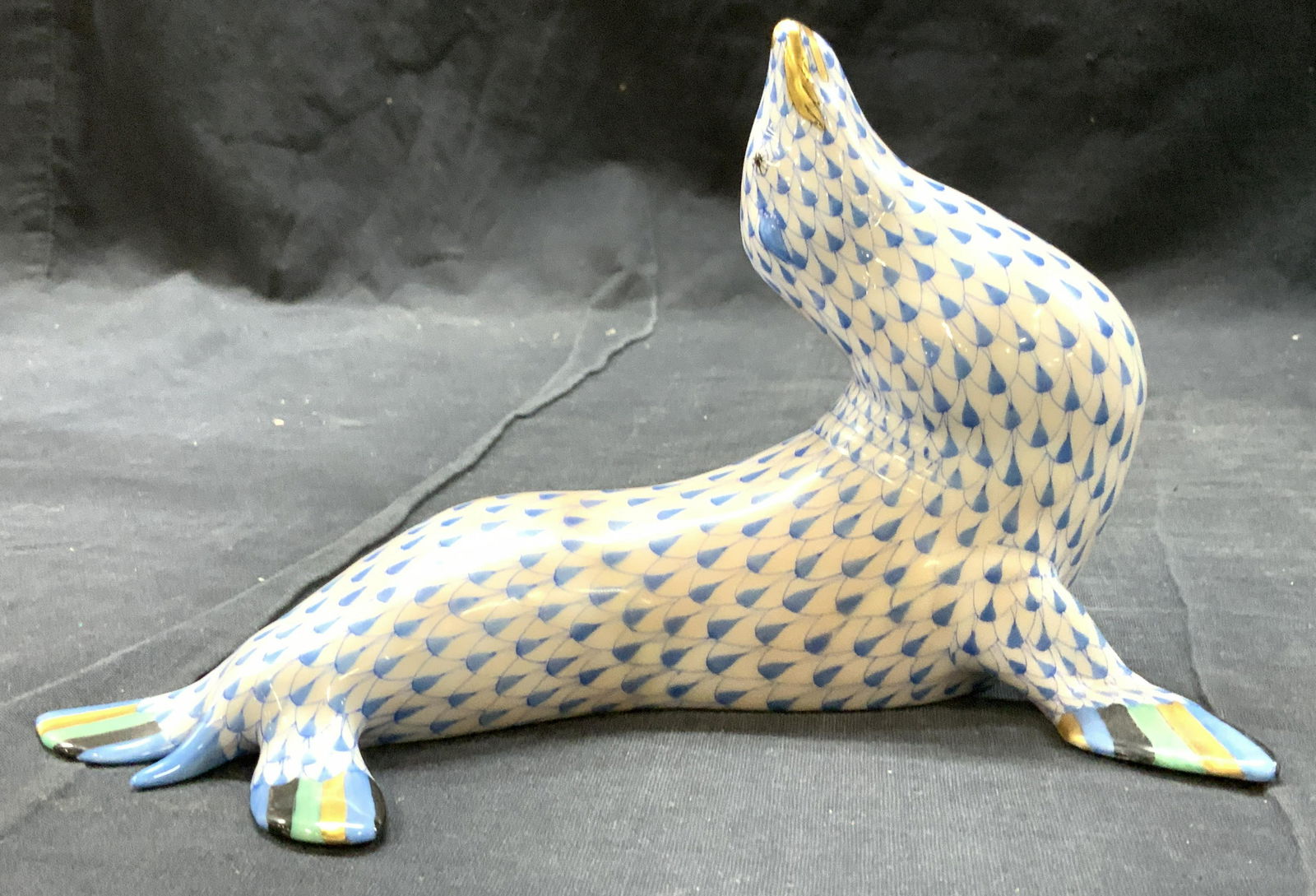 Herend Hungary Fishnet Sea Lion 15365, Hungary (1 of 8)