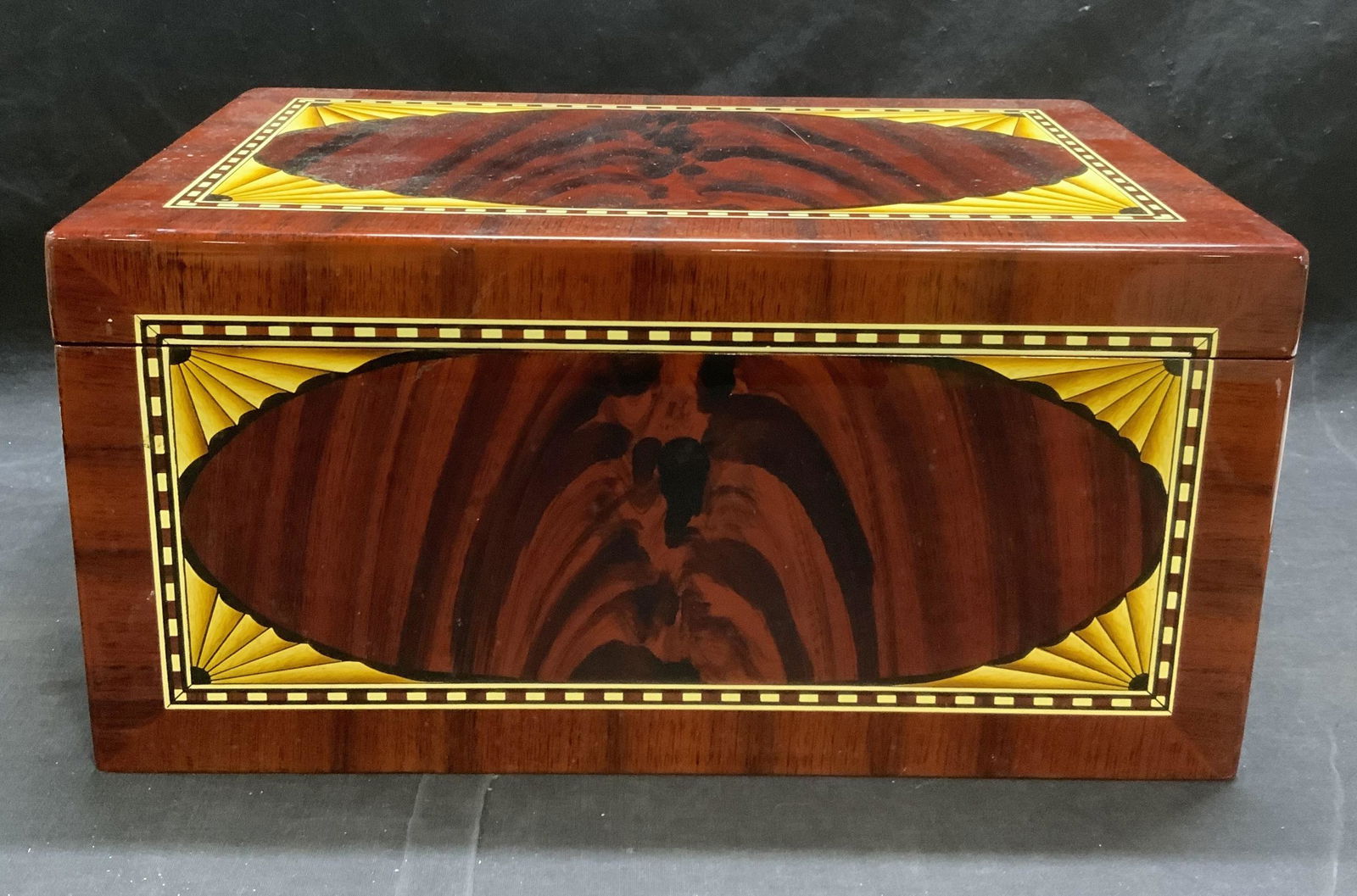 Lacquered Wood Cigar Humidor (1 of 11)