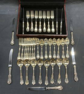 Set 39 REED & BARTON Sterling Silverware 65.98ozt: Set of 39 Reed & Barton sterling silver flatware pieces with lacquered wood box. 15 forks, 7 measure approx. 7 inches long and 8 measure approx. 6.5 inches long. 16 spoons, 8 measure approx. 6 inches