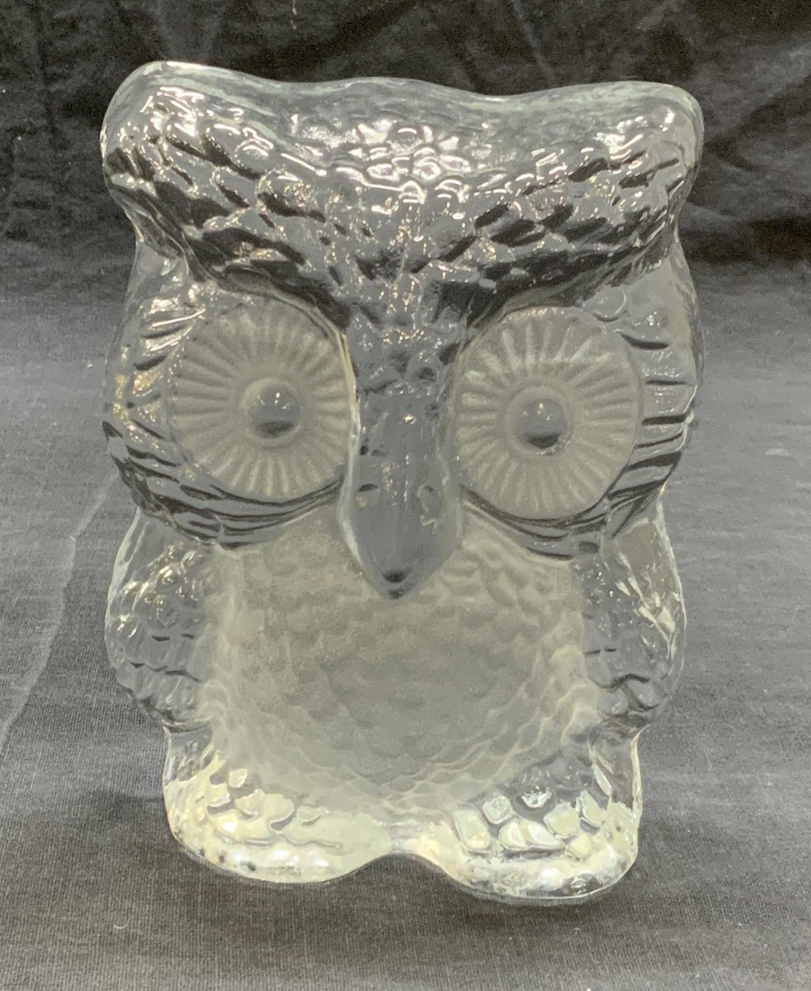 VIKING Hand Made Art Glass Owl Figurine: Hand made Viking Art glass owl figurine. Trademarked to sticker. Measures approx. 4.25 x 2 x 5.5 inches. In good condition. Vin king, Viking glass, Viking glass owl, owl figurine, art glass, studio gl