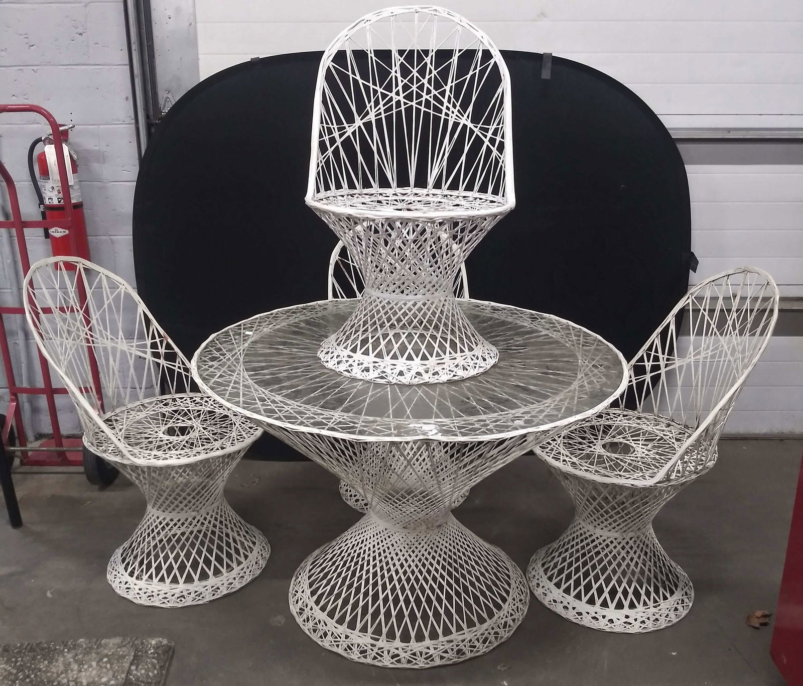 RUSSELL WOODARD MCM Spun Fiberglass Table & Chairs (1 of 14)