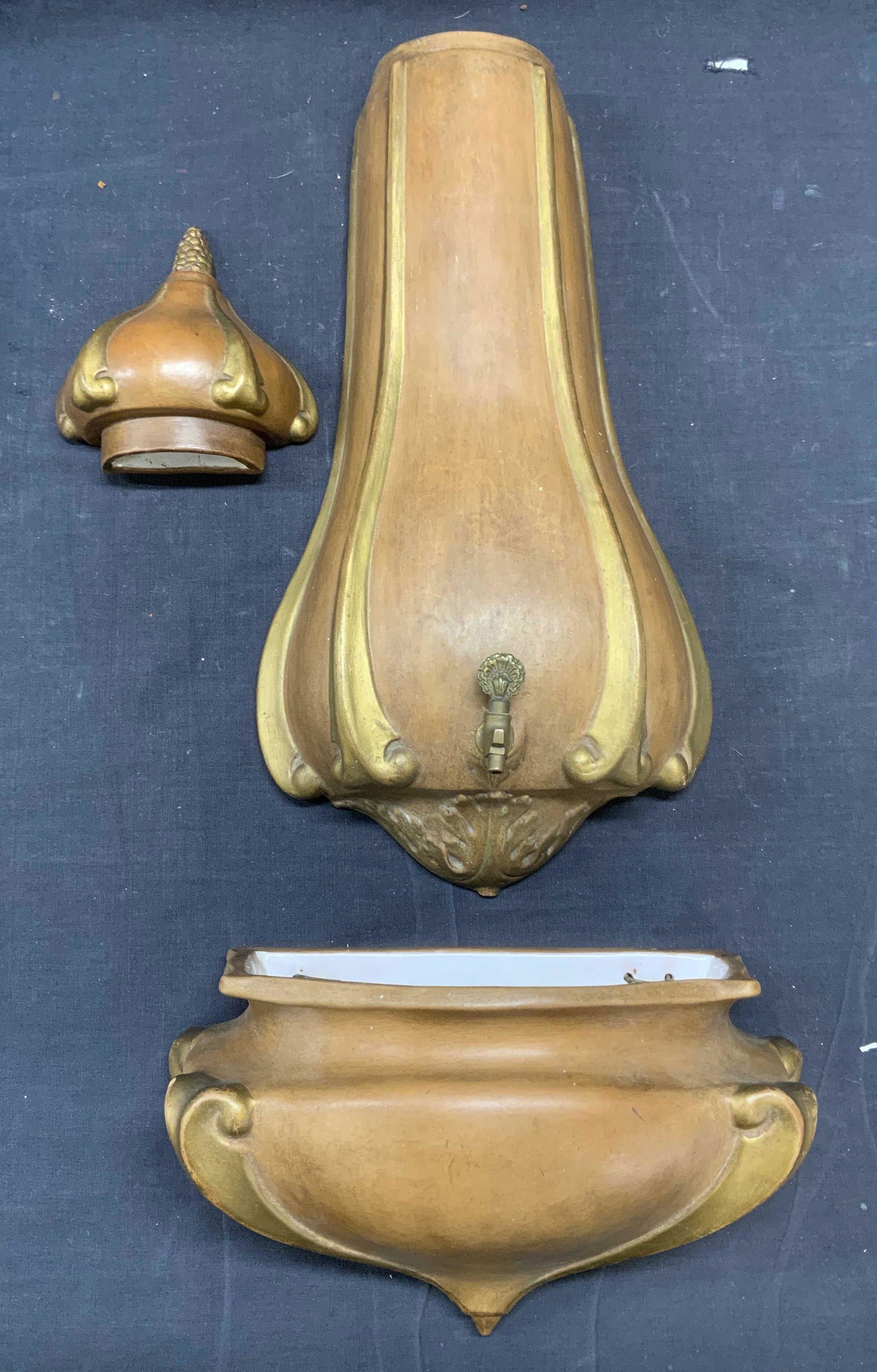 Vtg Bonwit Teller Italian Ceramic Wall Fountain (1 of 11)