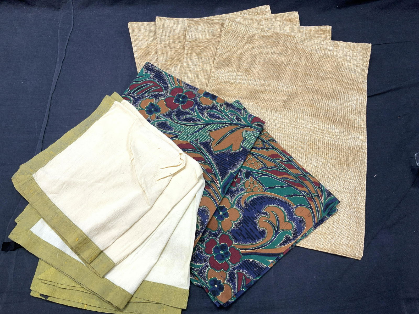 lot10 Various Hand Towels, & Napkins & Place Mats (1 of 8)