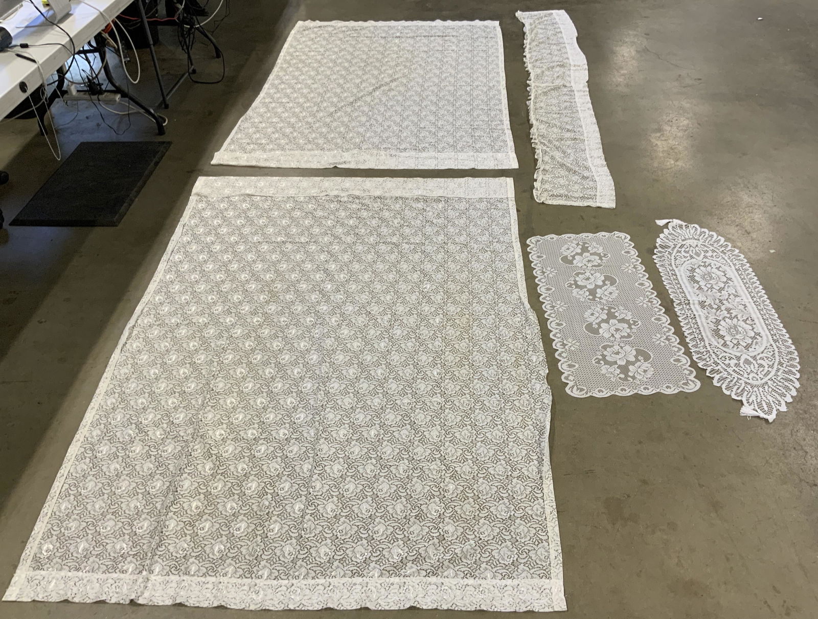 Lot 5 Lace Linens Valance Curtains & Table Runner (1 of 6)