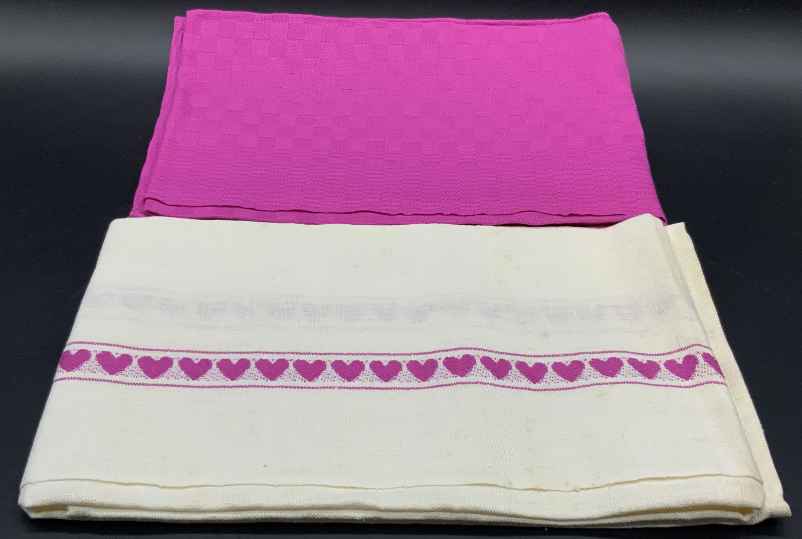 Lot 2 Pink & Heart Patterned Table Linens (1 of 9)